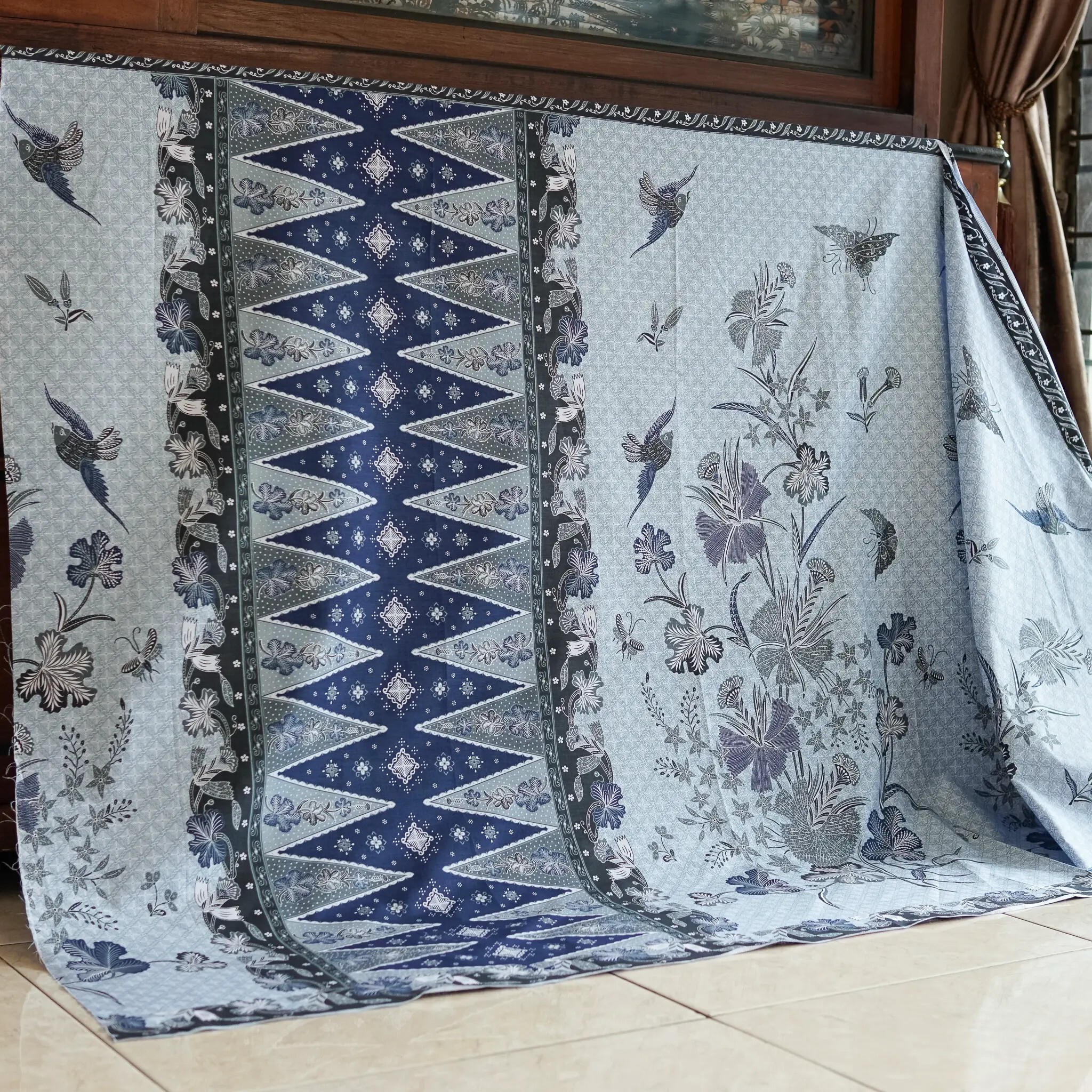 Batik｜Blue batik sarong with floral and bird motifs and tumpal pattern｜Indonesia