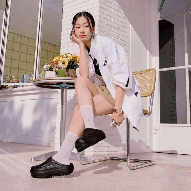 【Luxury】 ADIDAS OZWAVE CLOG OZEAVE CLOG 宇宙銀拖鞋包頭拖鞋 銀色 米白色 黑色 JR6757 JR9272 JR6761