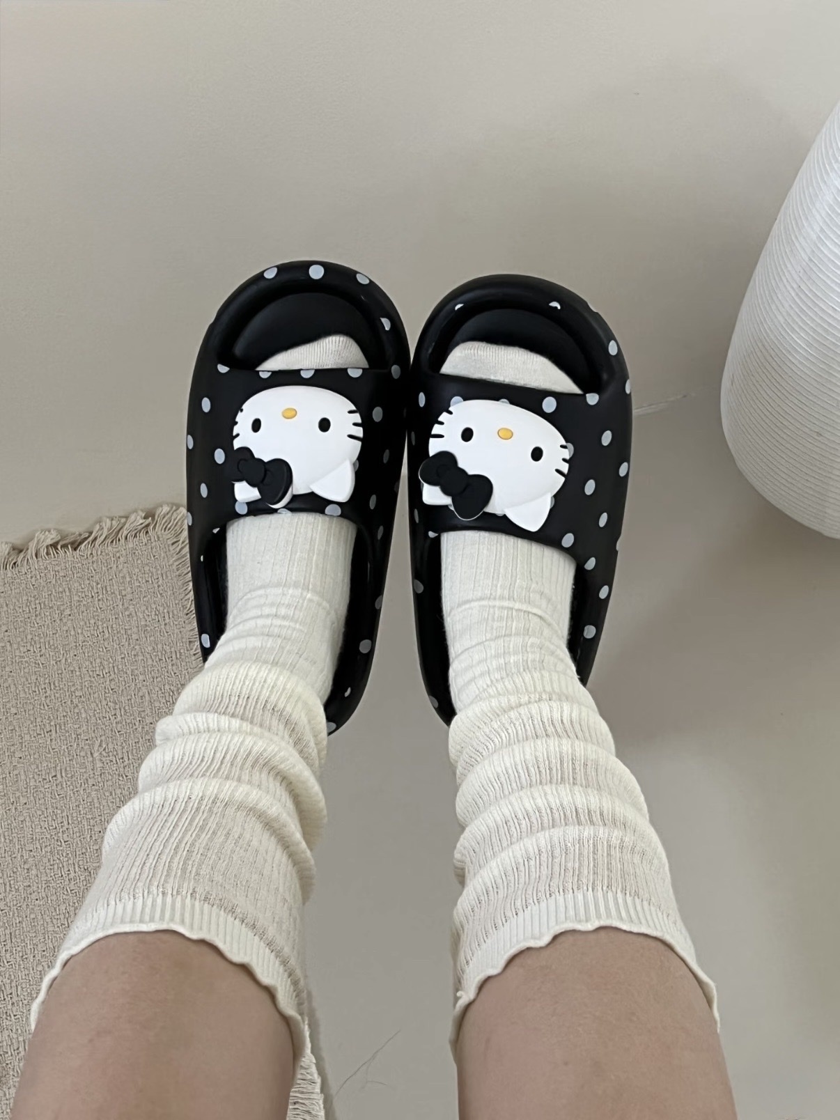 (預購） 正版授權Hello Kitty 三麗鷗踩屎感防水拖鞋