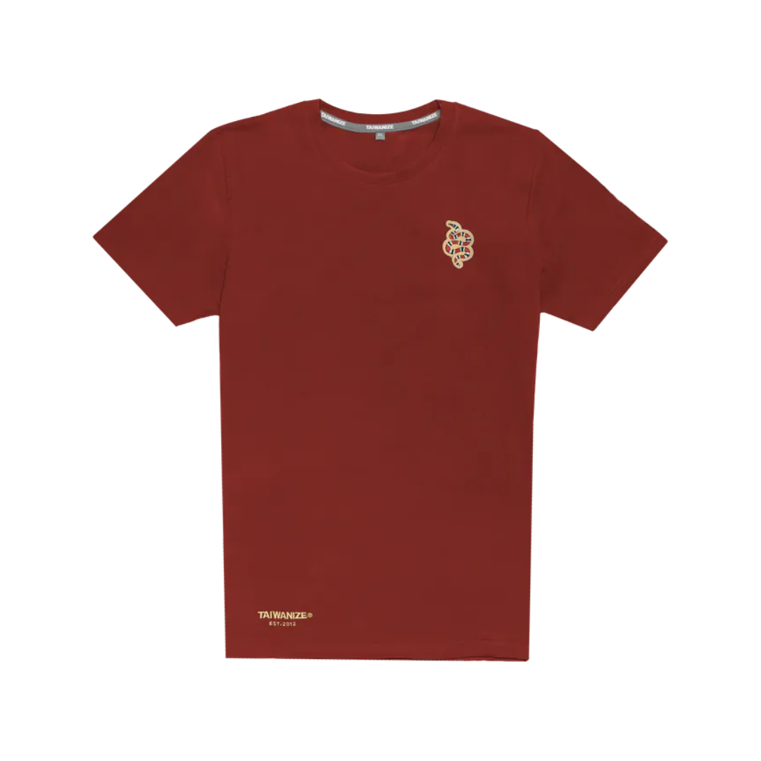 紅色T-shirt胸前小圖與下擺小標配置範例