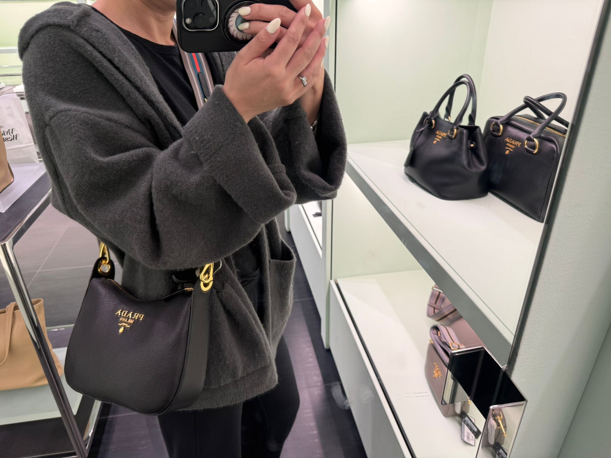 LYS01725 Prada 金扣荔枝紋牛皮餃子包