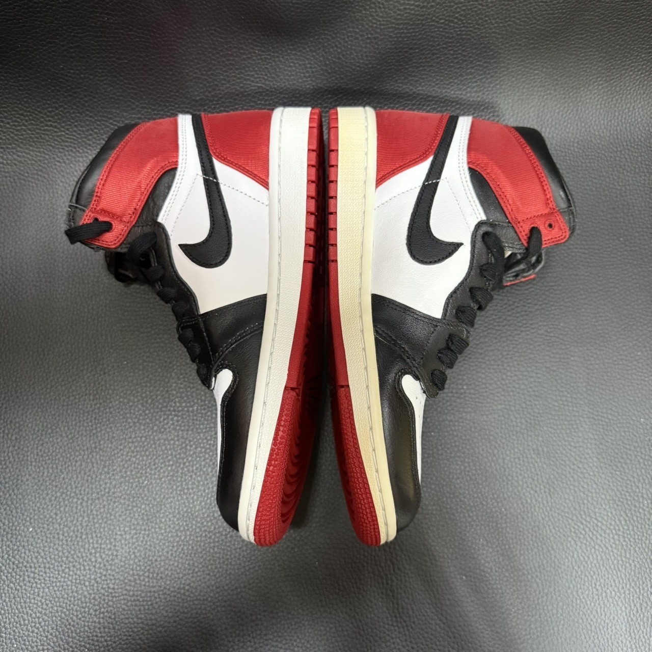 【瑕疵商品】-(B1b)-WMNS AIR JORDAN 1 HIGH OG SATIN 黑頭 絲綢 女鞋-CD0461 016