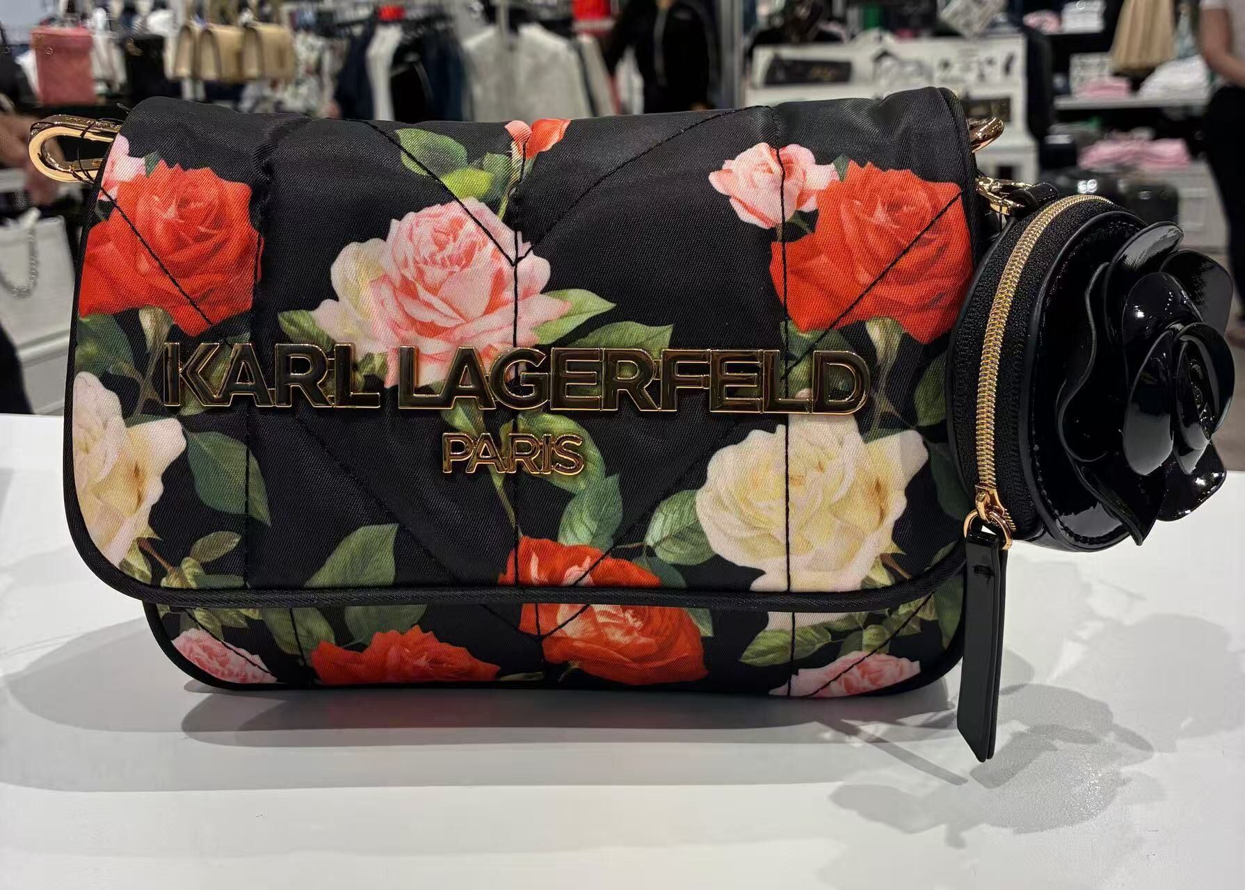 【預購】Karl Lagerfeld Paris  H050922 Voyage 絎縫斜背包