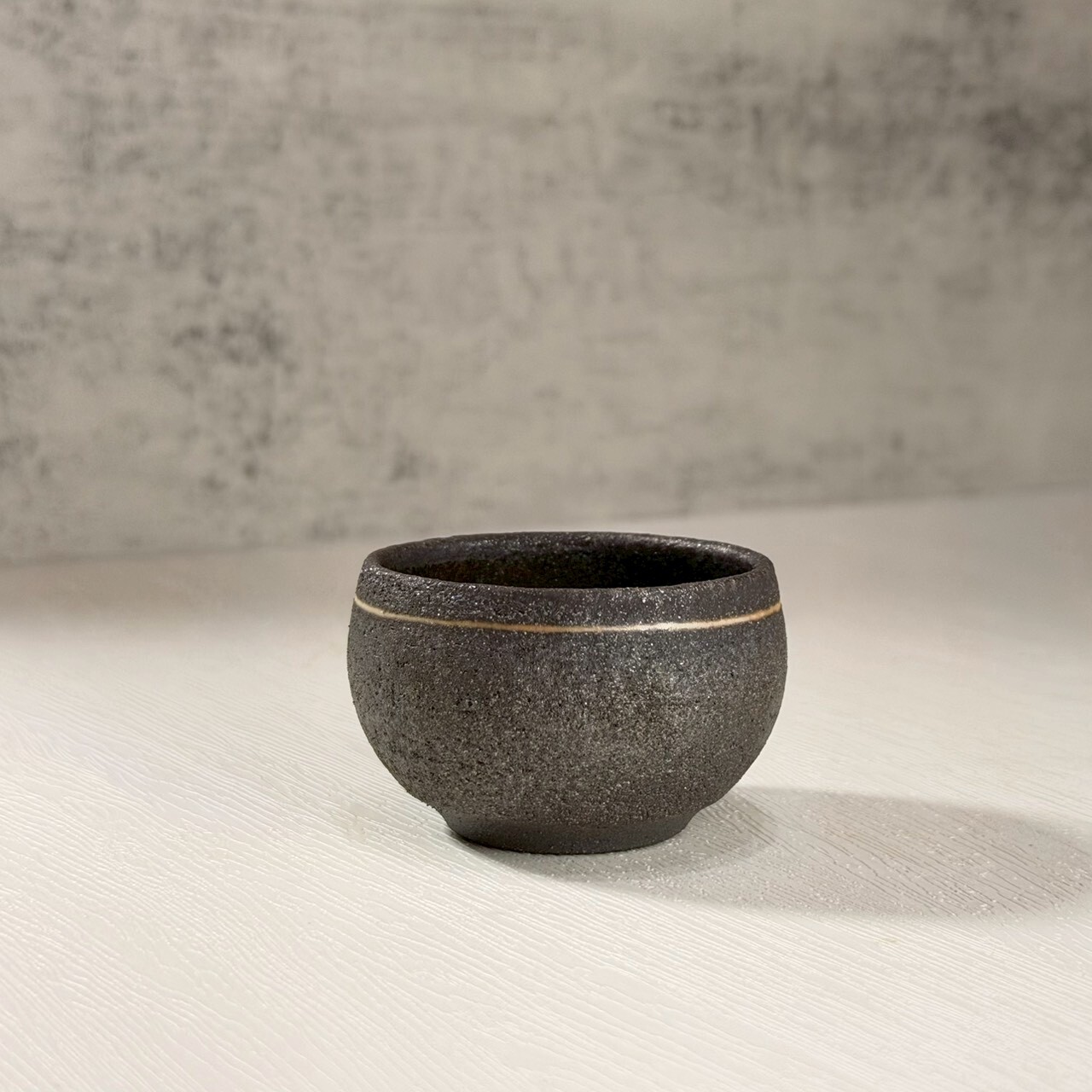 黑岩素紋柴燒杯