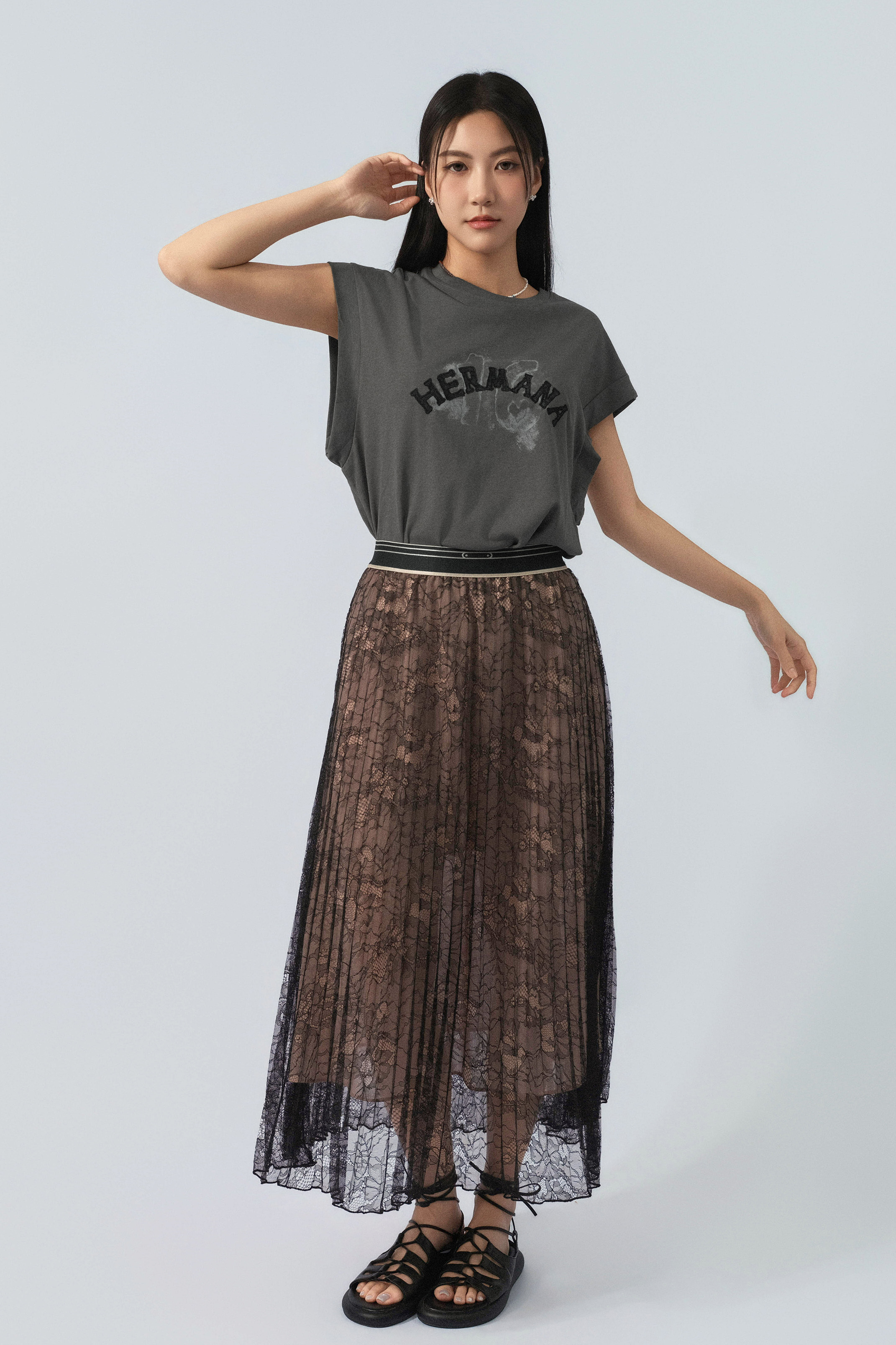 HERMANA蕾絲繡章tee  (預購產品）