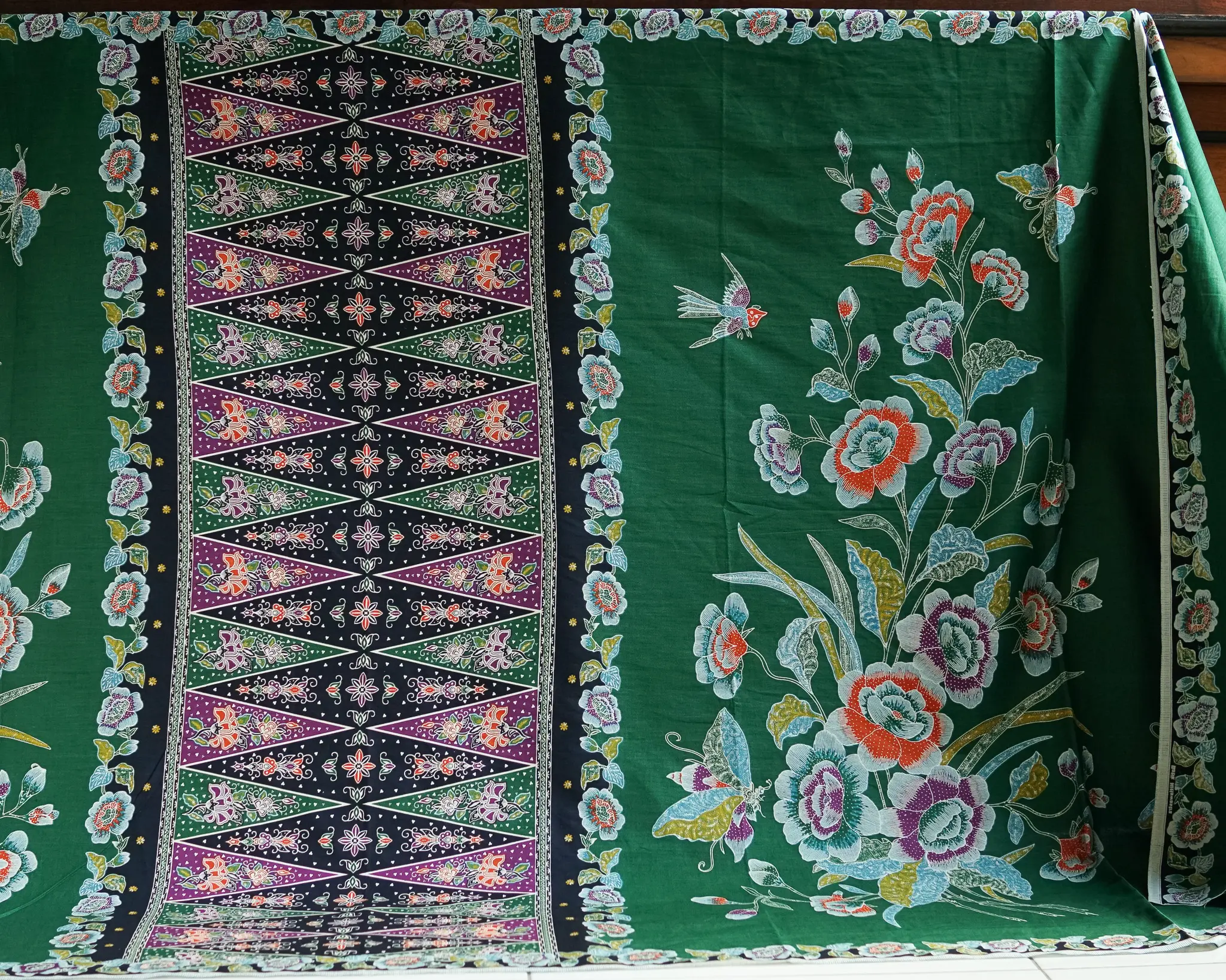 Batik｜New Sarong Batik - Floral and tumpal patterns Green｜Indonesia