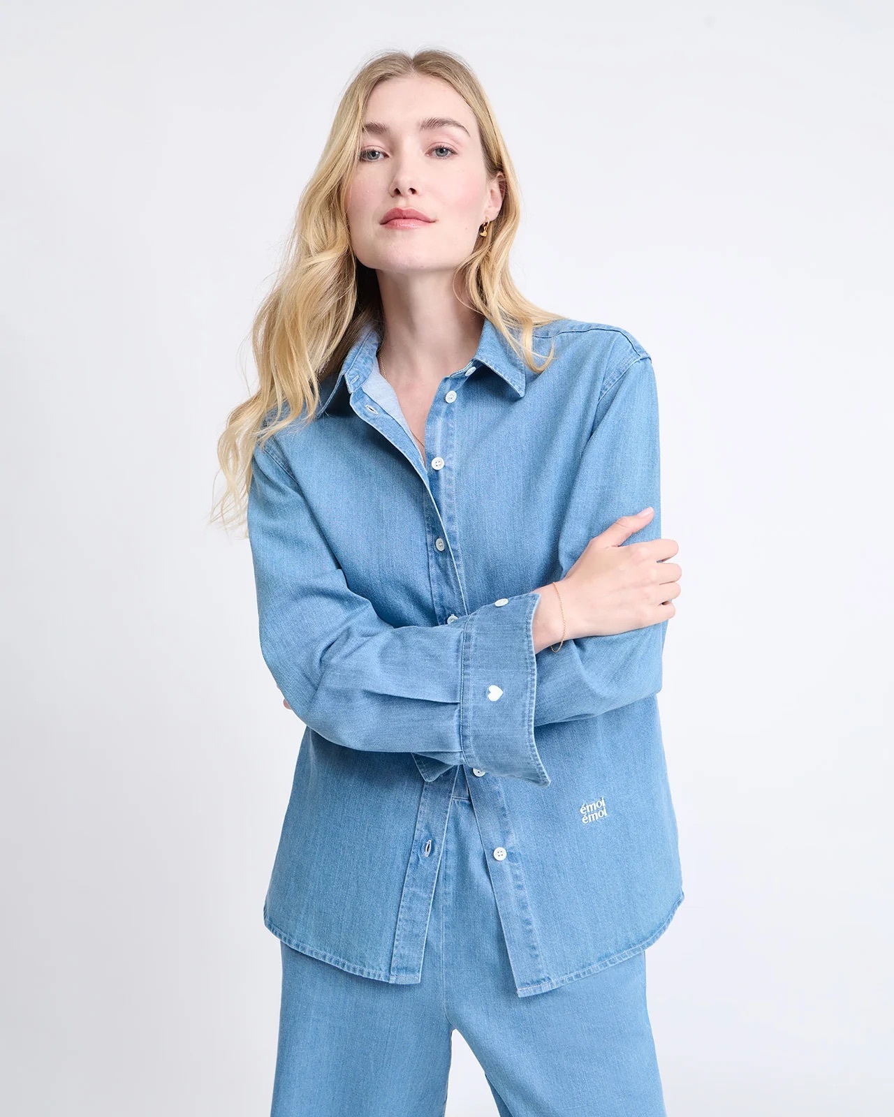 La chemise L'amour est déclaré en coton bio - denim clair | émoi émoi
