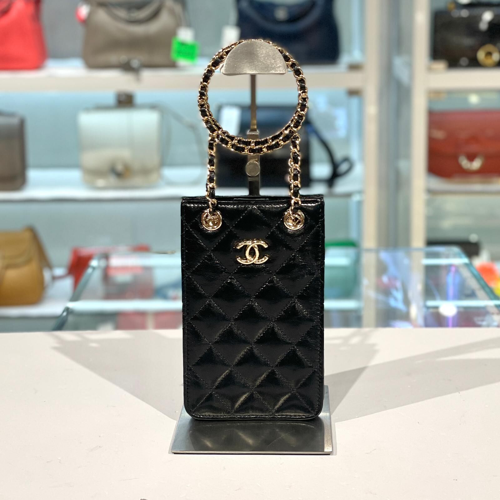 全新CHANEL HANDLE CHAIN PHONE 黑色菱格紋羊皮淡金@晶片款 #香奈兒手機袋 #BRAND NEW #香榭站正品