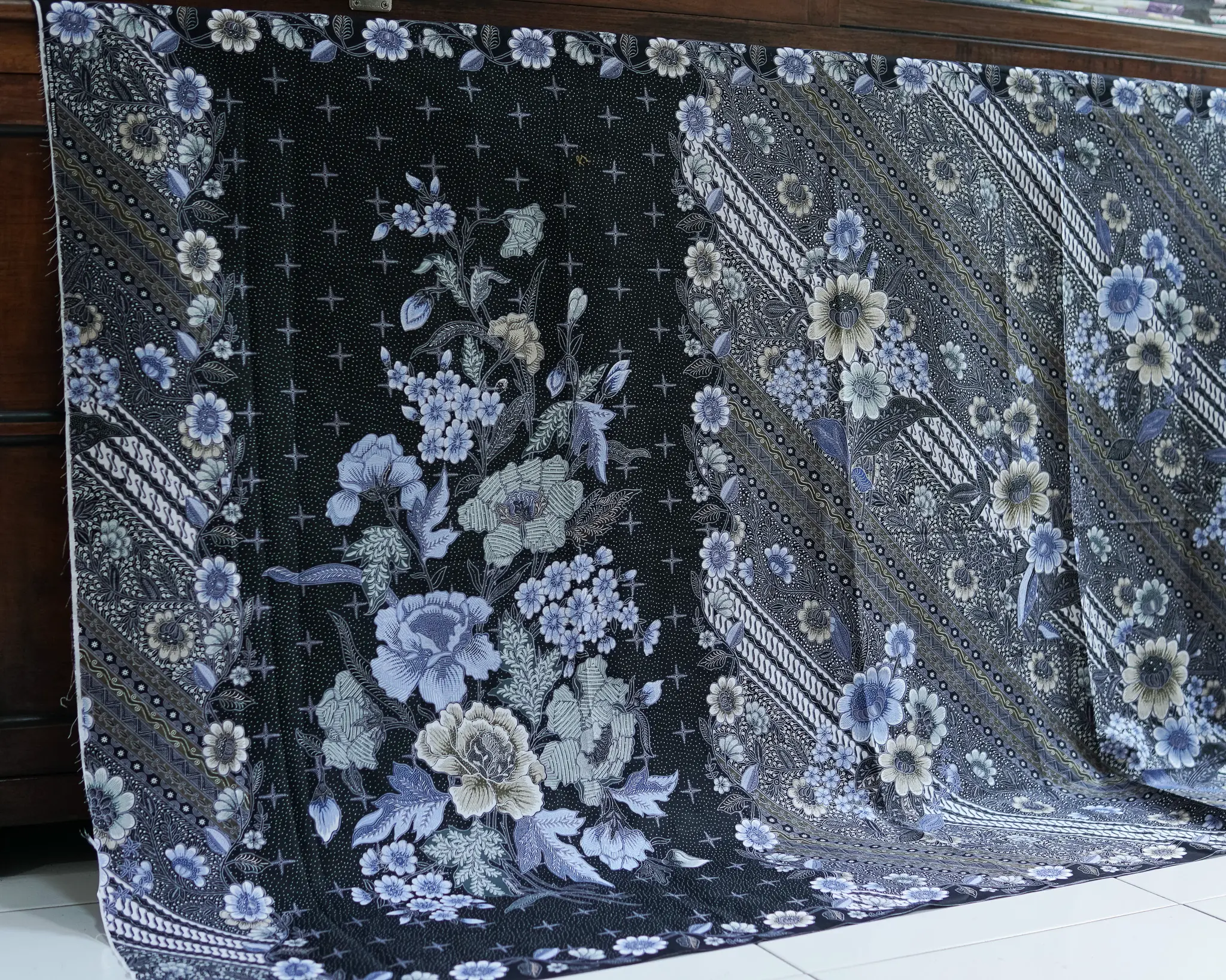 Batik｜New Sarong Batik - A sea of flowers｜Indonesia