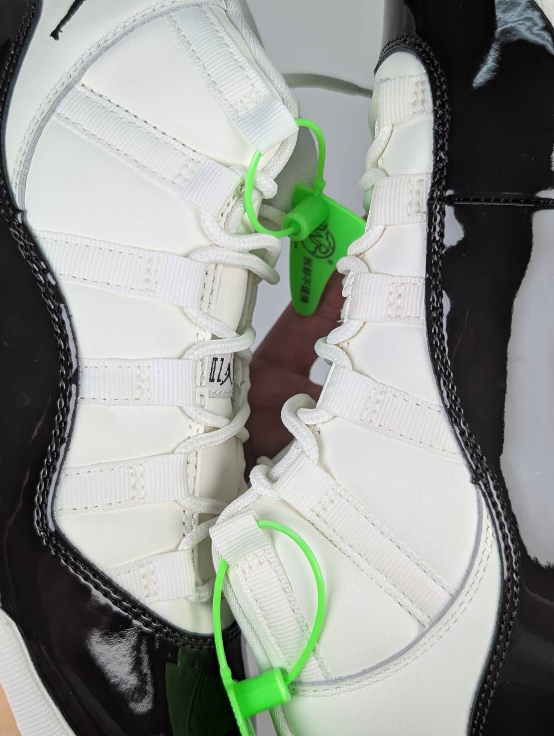 微瑕疵-左右腳中底鞋底鞋面色差 AR0715-101 W6 Air Jordan 11 WMNS "Neapolitan" 黑白 粉底 女鞋 男女段