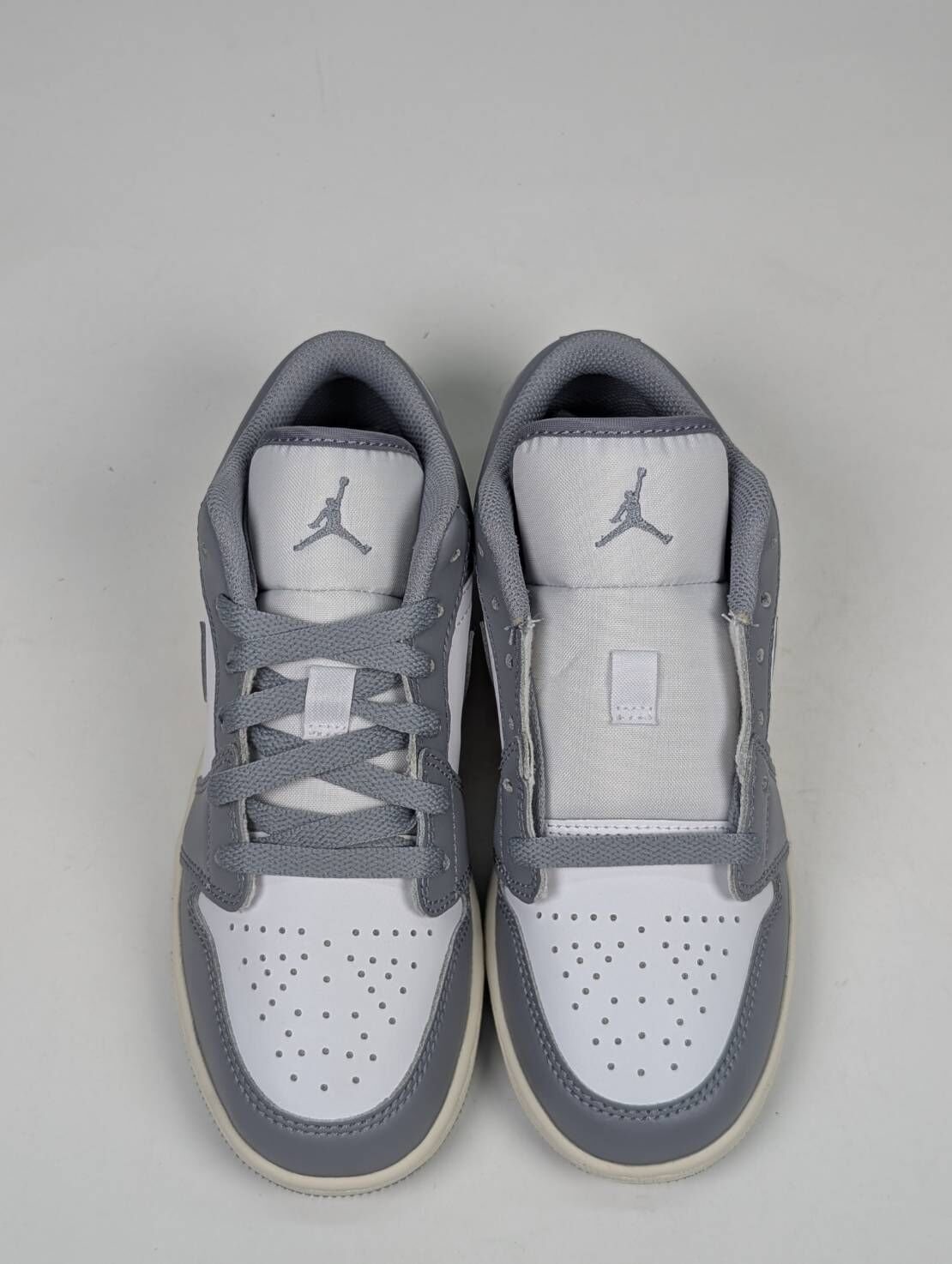 微瑕疵-左腳鞋帶破損 553560-053 4Y Air Jordan 1 Low " Vintage Grey " 復古底 仿舊 淺灰 女款