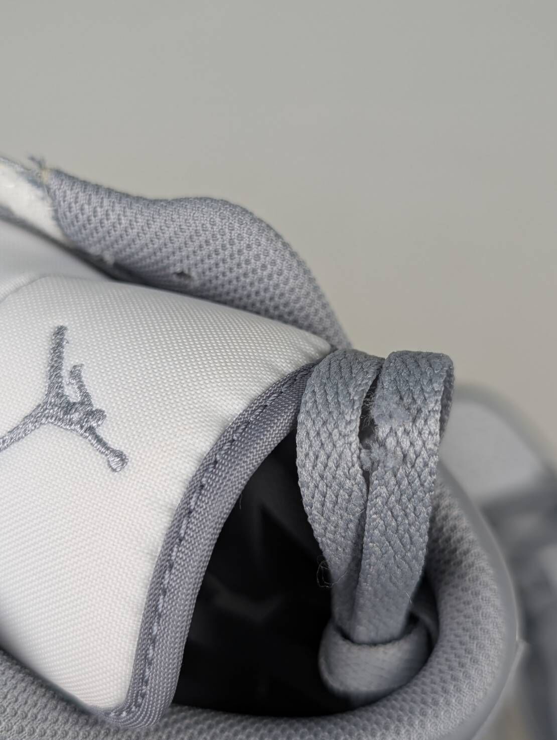 微瑕疵-左腳鞋帶破損 553560-053 4Y Air Jordan 1 Low " Vintage Grey " 復古底 仿舊 淺灰 女款