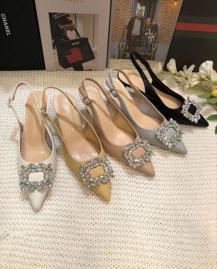 CT40 牛皮 SIZE:225-250 6cm 偏小$599 (一口價)