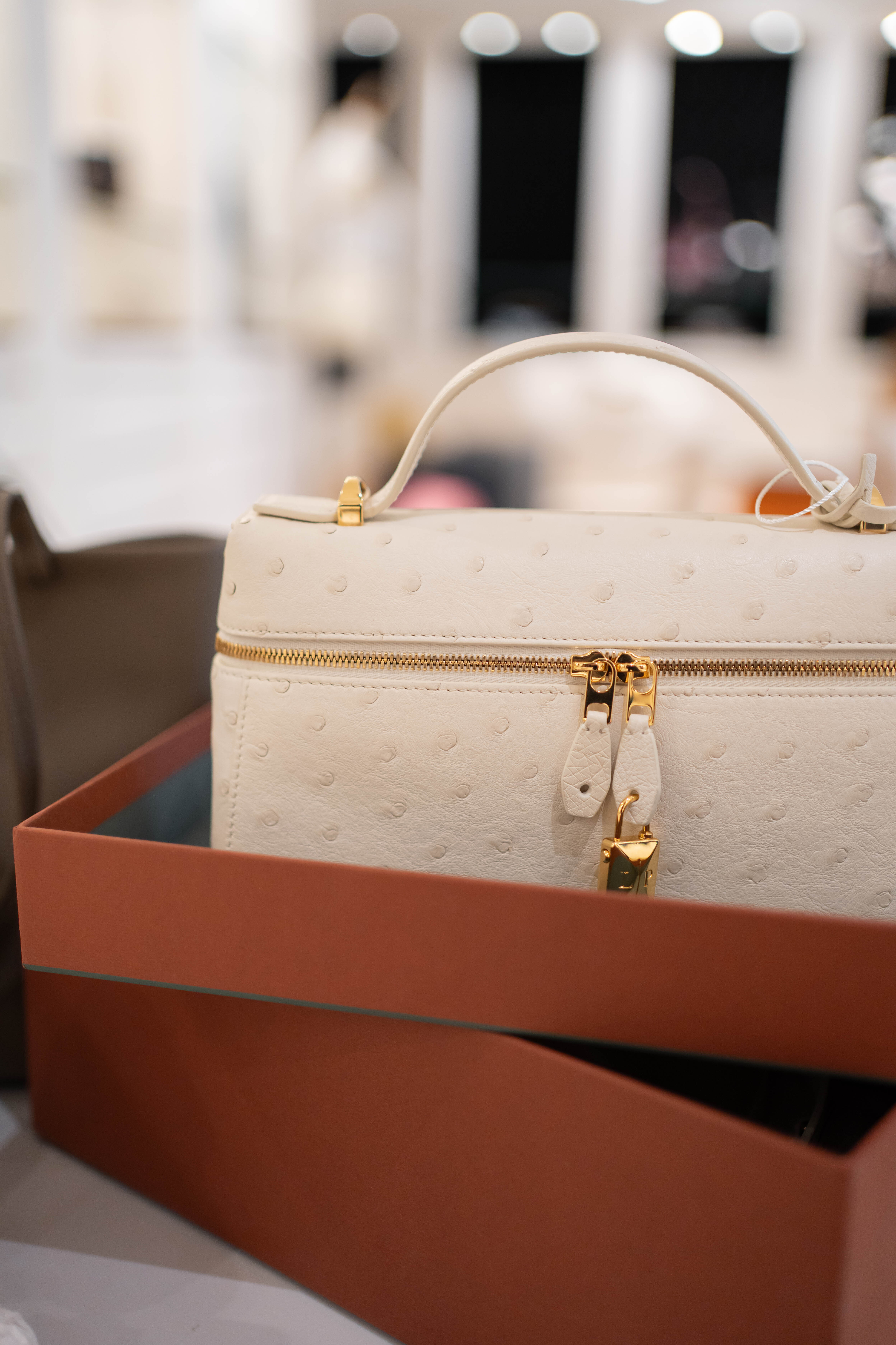 Loro Piana L23 Whisper White/Sun Gold (108U)