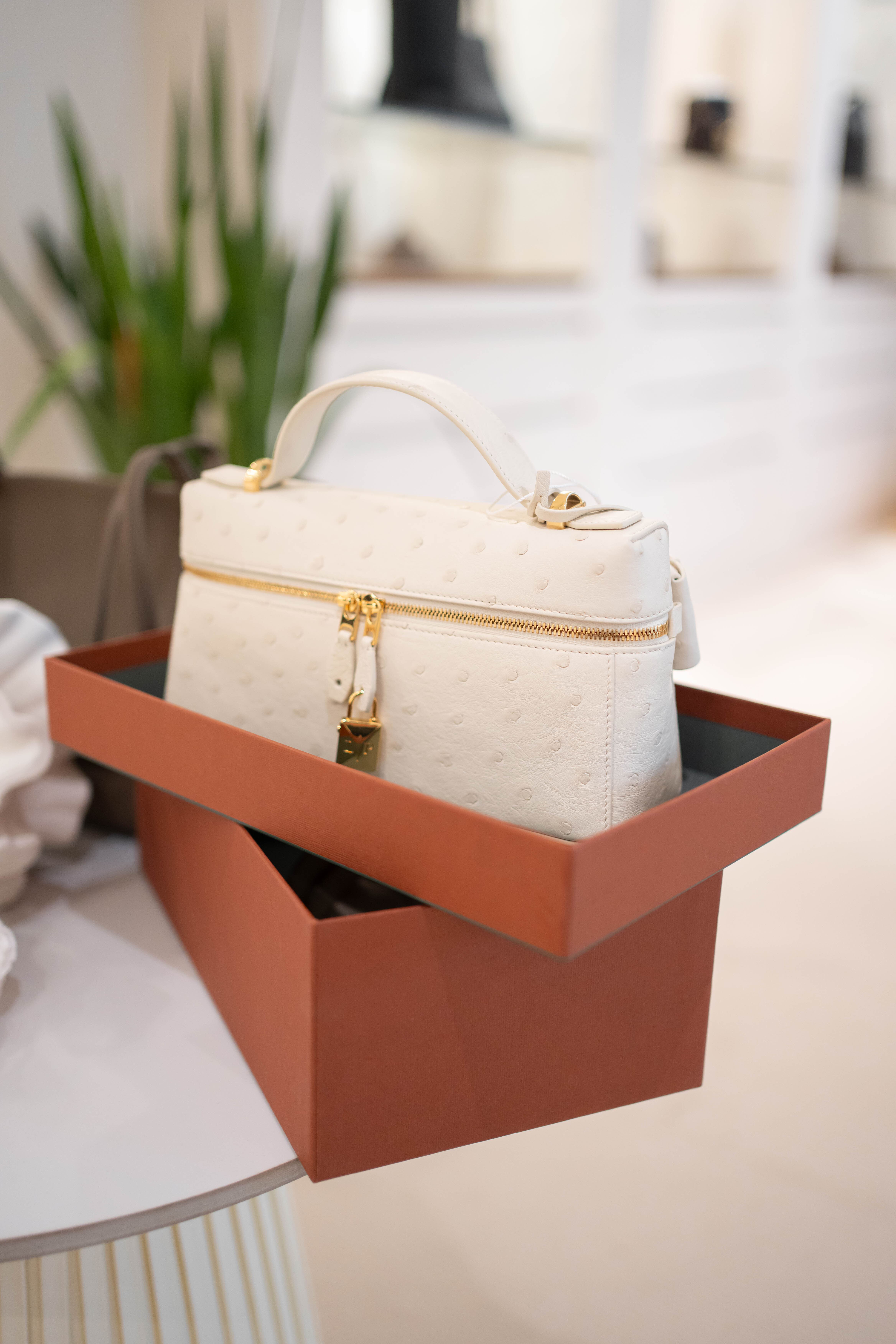 Loro Piana L23 Whisper White/Sun Gold (108U)