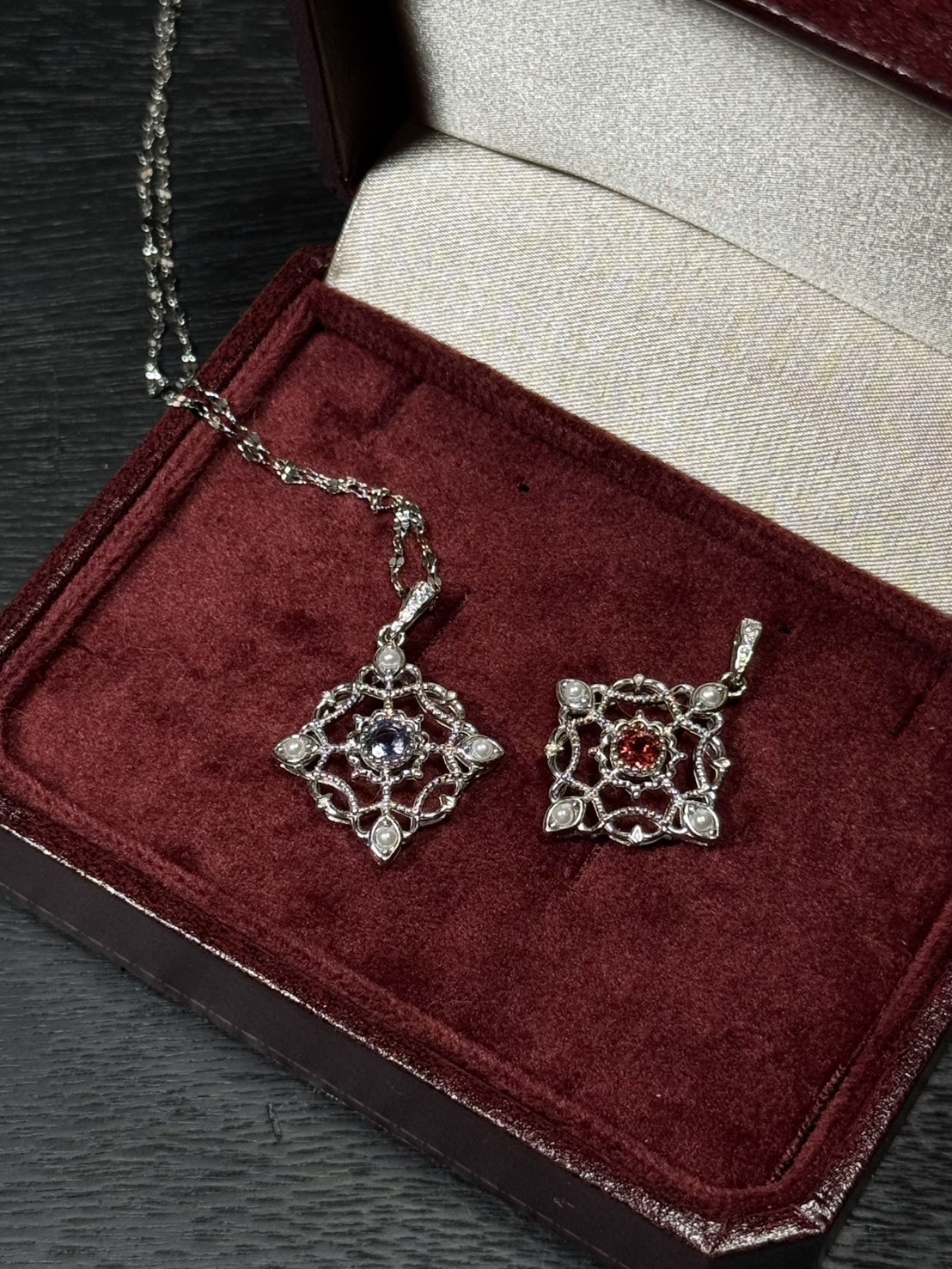 Crucifix (吊墜)