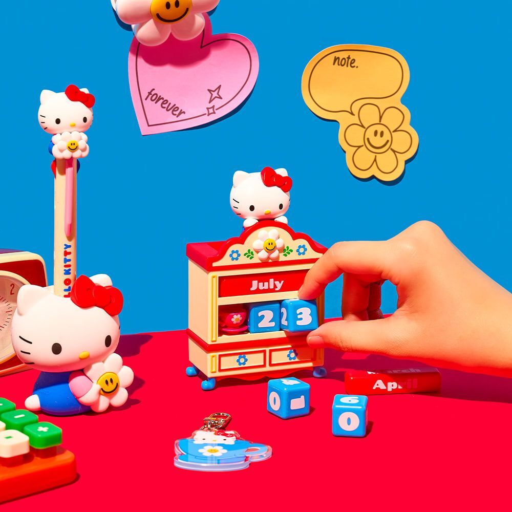 WIGGLE WIGGLE & HELLO KITTY Figure Perpetual Calendar