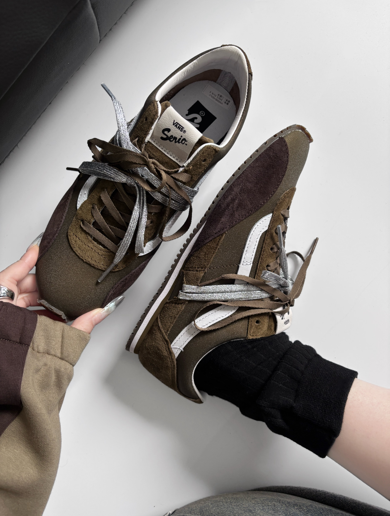 代購-『國外限定』Vans LX SLP Trainer 雙鞋帶 麂皮拼接 橄欖棕 復古 德訓鞋 男女同款 VN000Z9RSLV