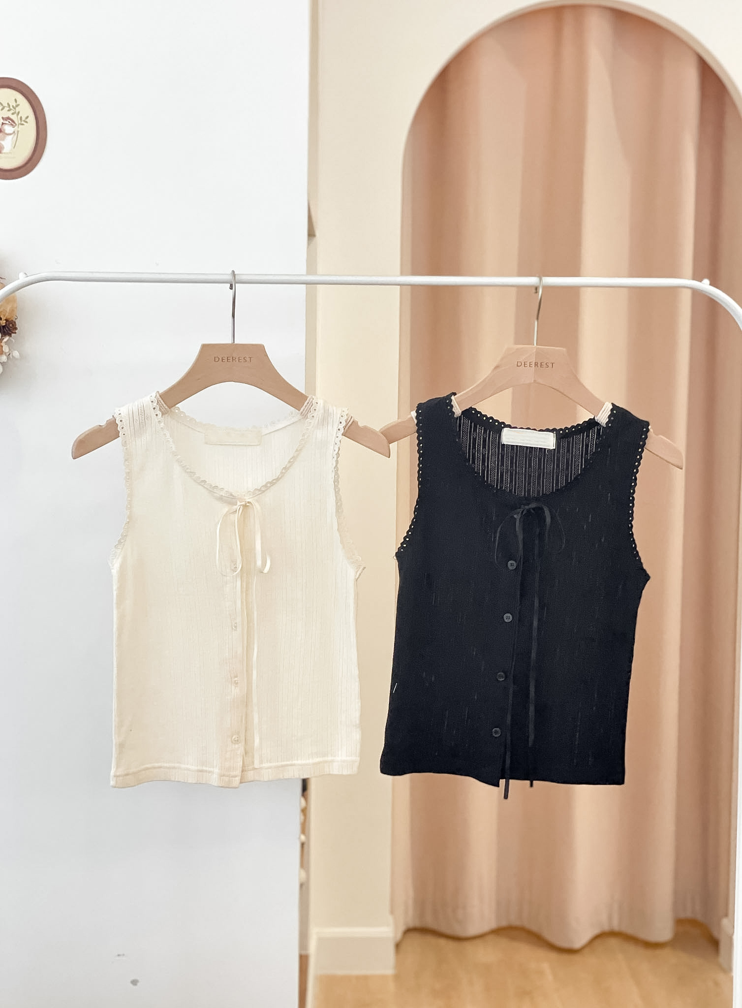 T1543 Texture Eyelet Vest