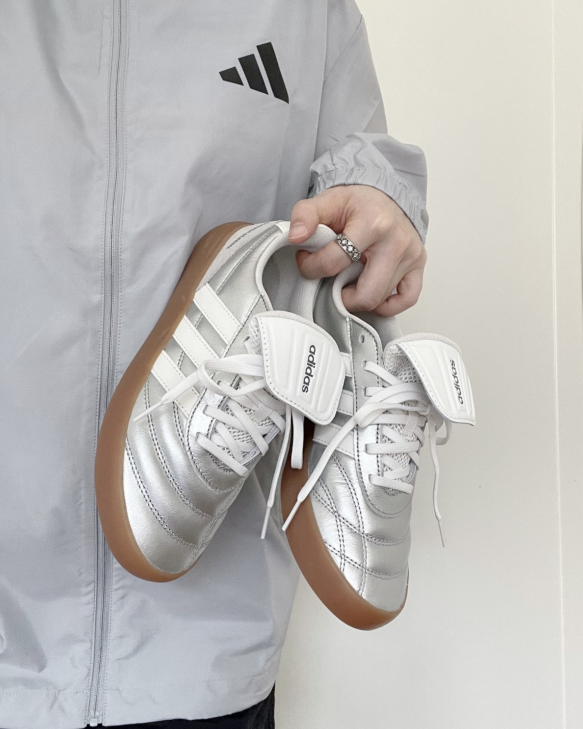 Adidas Barreda Mundial 焦糖底 翻蓋鞋舌 奶油銀