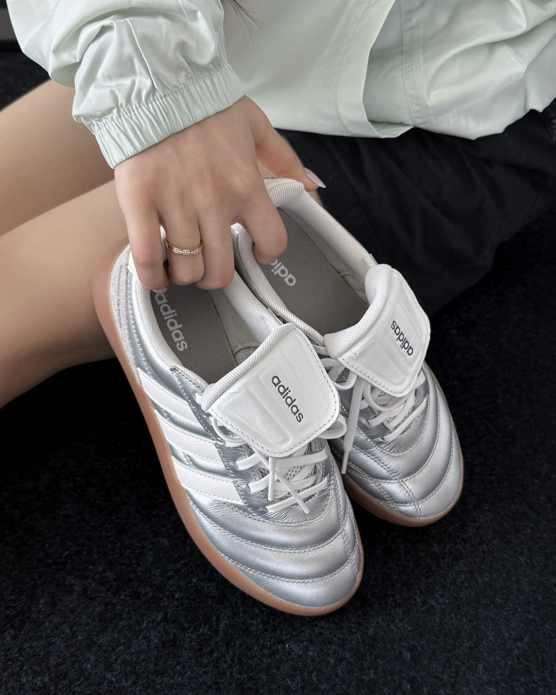 Adidas Barreda Mundial 焦糖底 翻蓋鞋舌 奶油銀