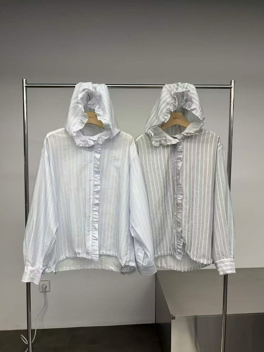 BE2603 Wave Hoodie SH