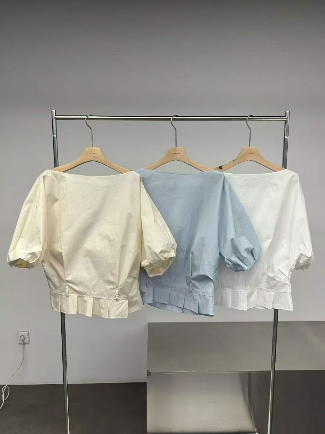 BE2606 off-shoulder BL