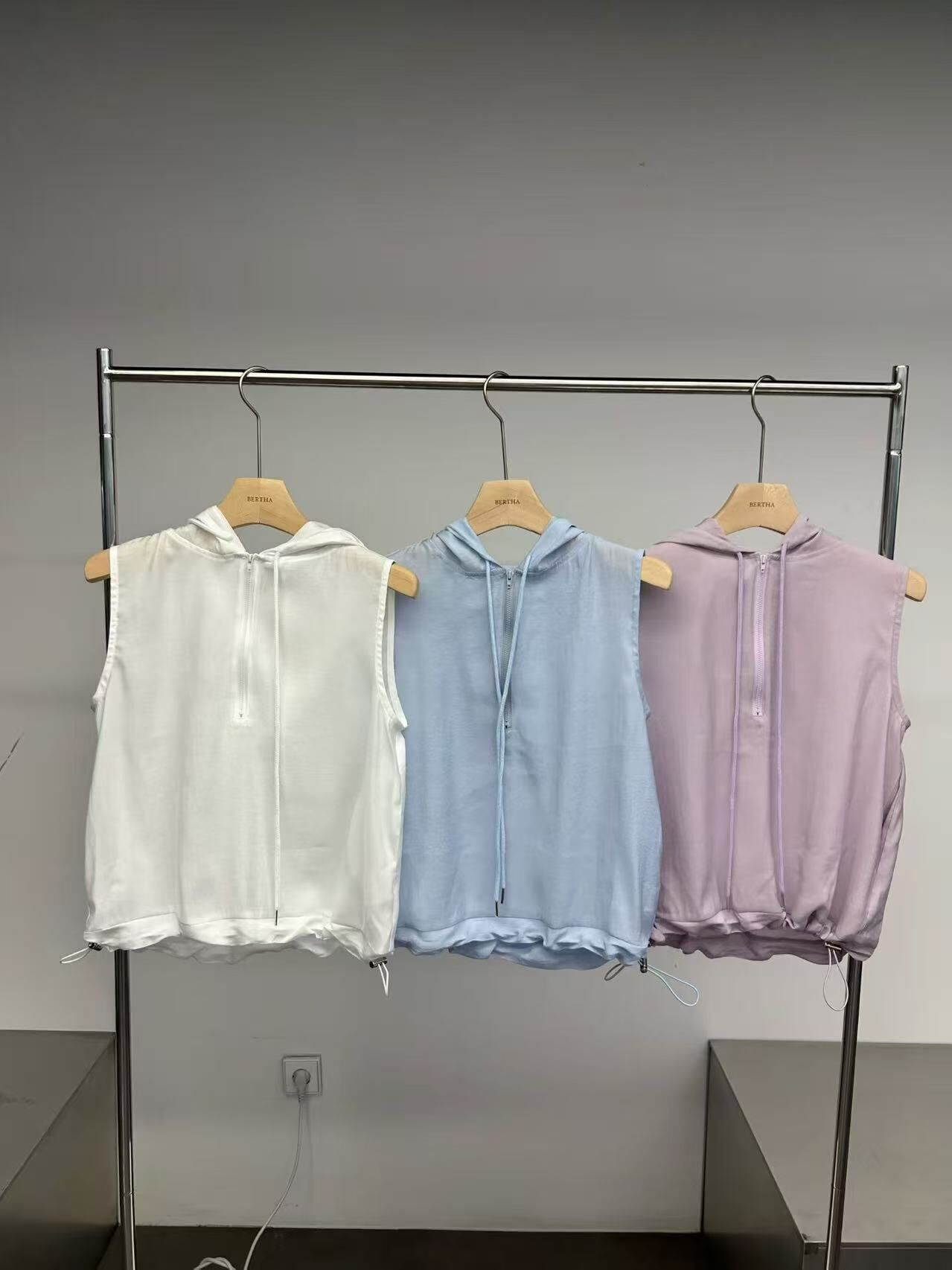 BE2608 Hawaii Vest