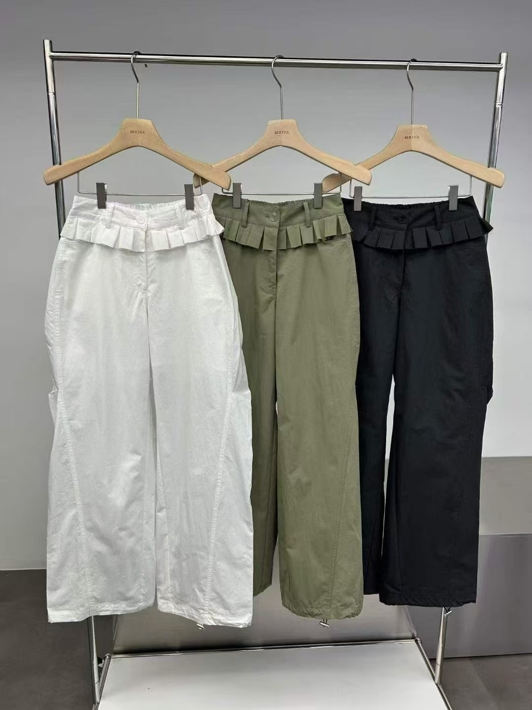 BE2612 Pleated incision PT