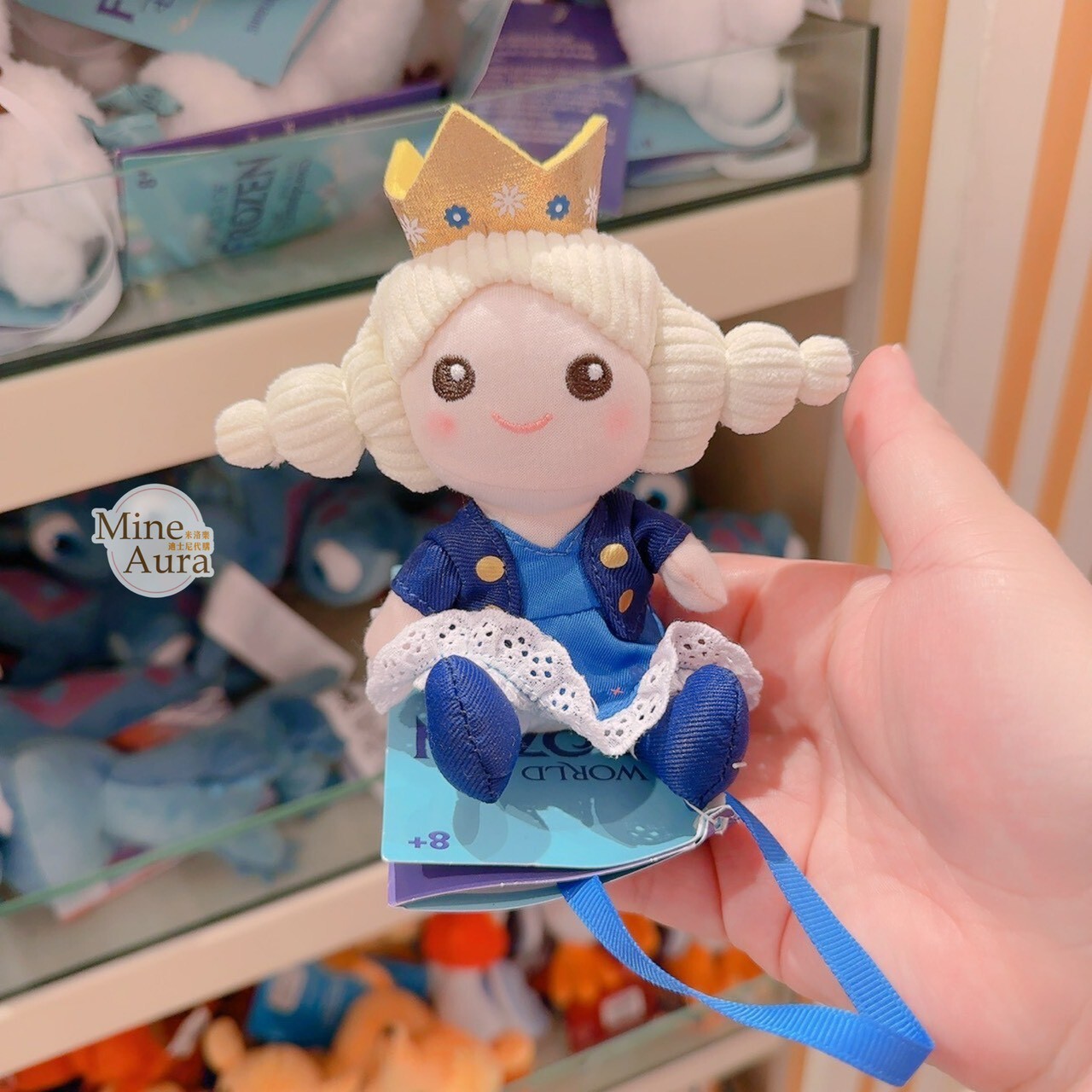 World of Frozen 限定 艾莎 Elsa 藍色服裝 雙辮造型 磁鐵 坐肩 絨毛 娃娃 公仔 冰雪奇緣 Frozen -香港迪士尼樂園