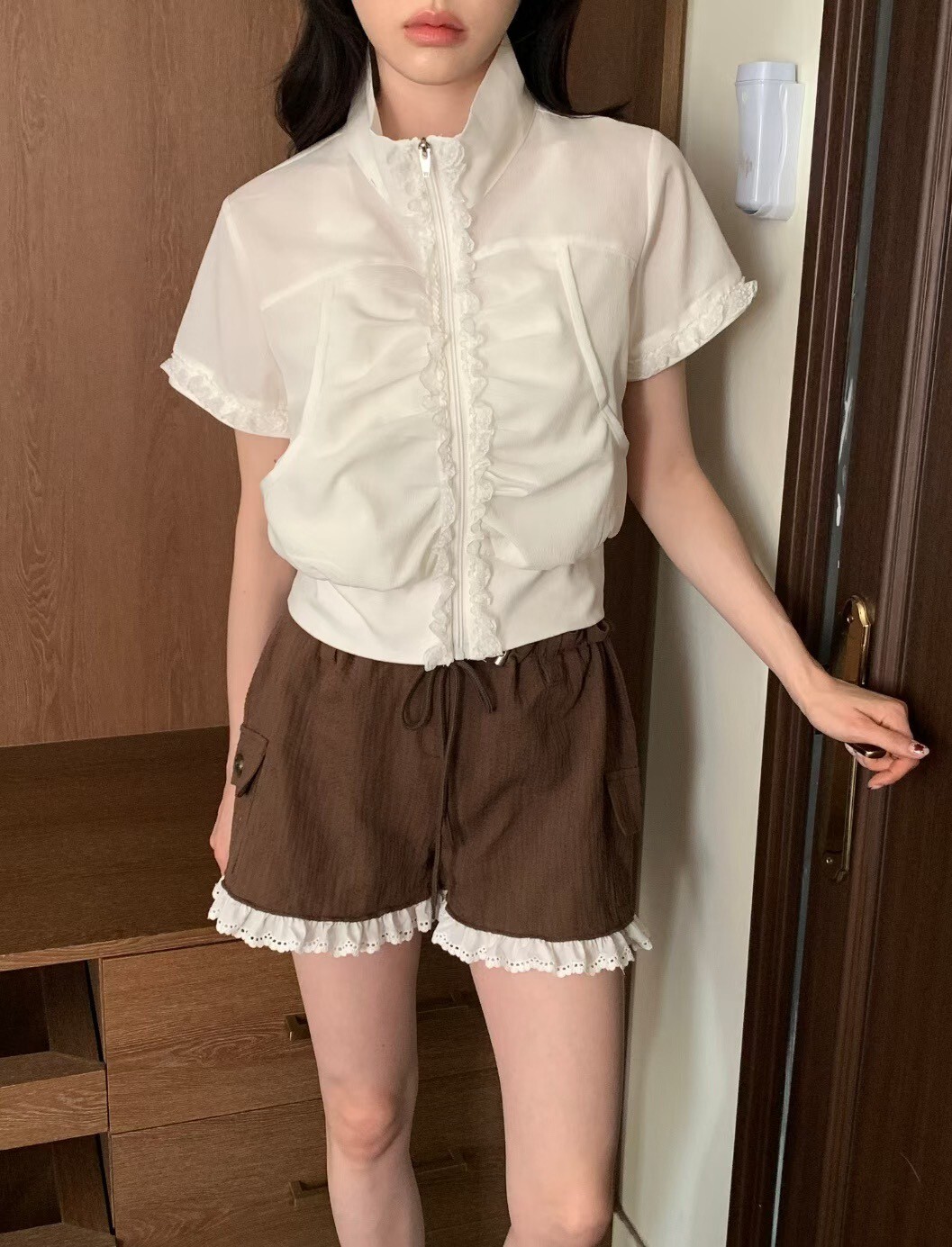 短袖蕾絲邊拉鍊夾克