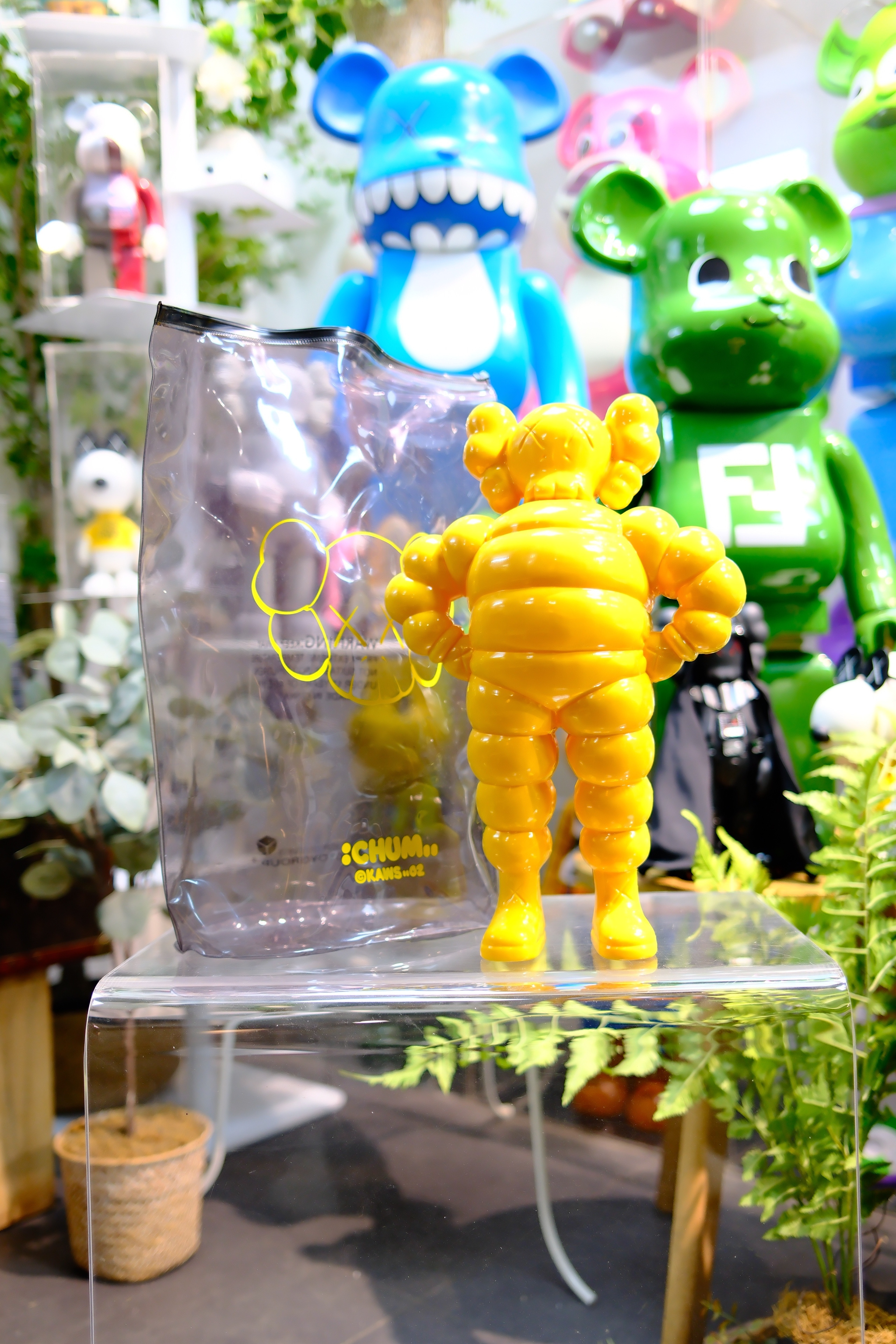 🥇現貨🥇KAWS Chum 2002 Yellow Editon of 500