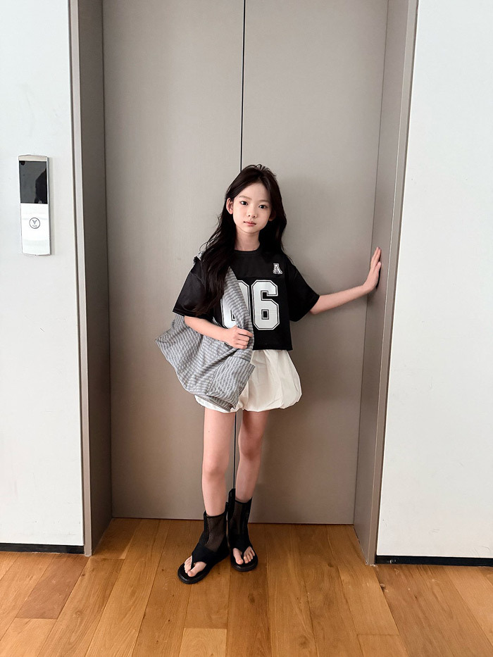 正韓夏CCOMMA 兩色運動女孩短版上衣