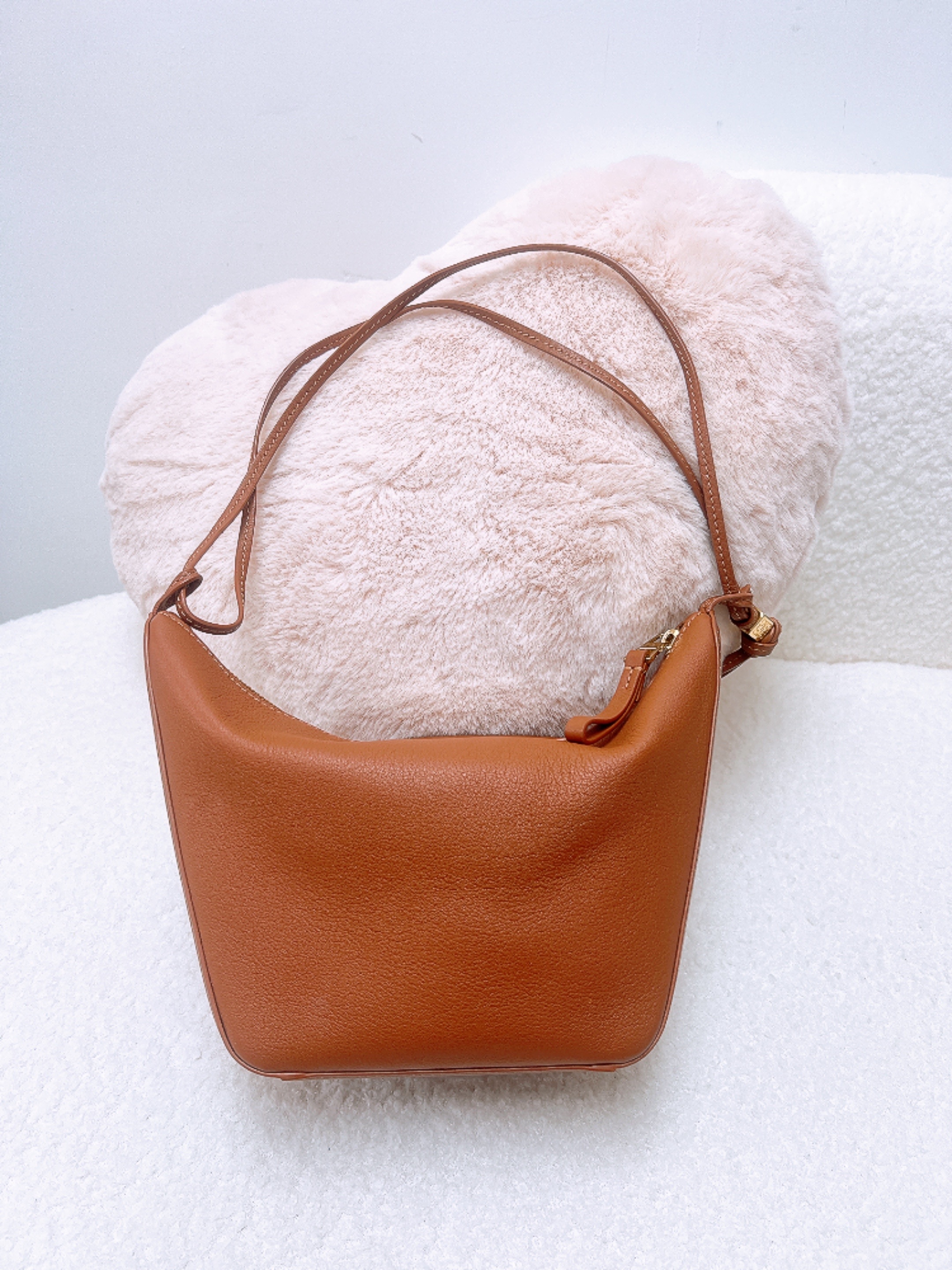 Loewe hammock mini hobo tan