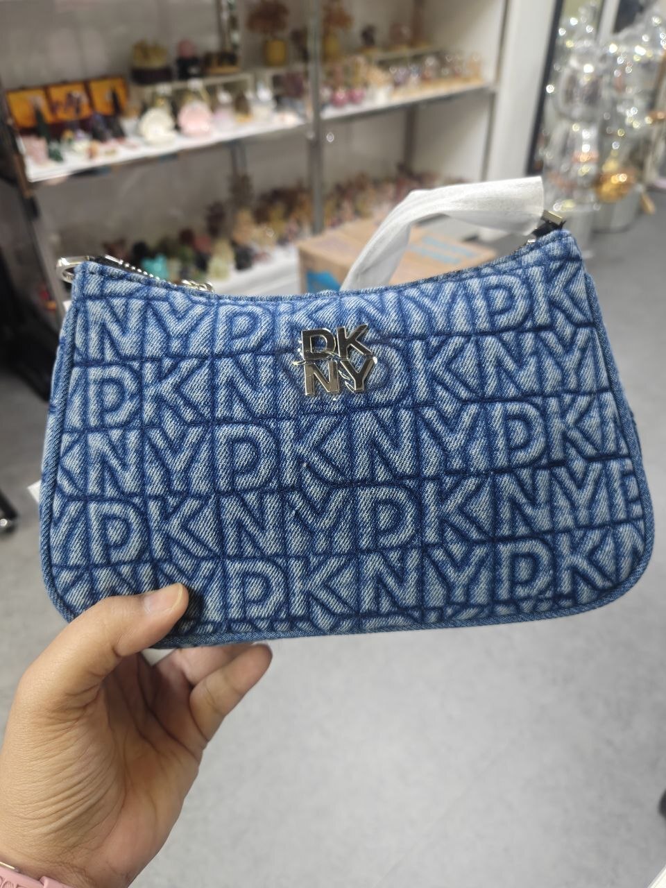 [S] DKNY DENIM R613KJ16-DEN JENNY DENIM LOGO SHOULDER BAG, 700948720847 (SD1906)
