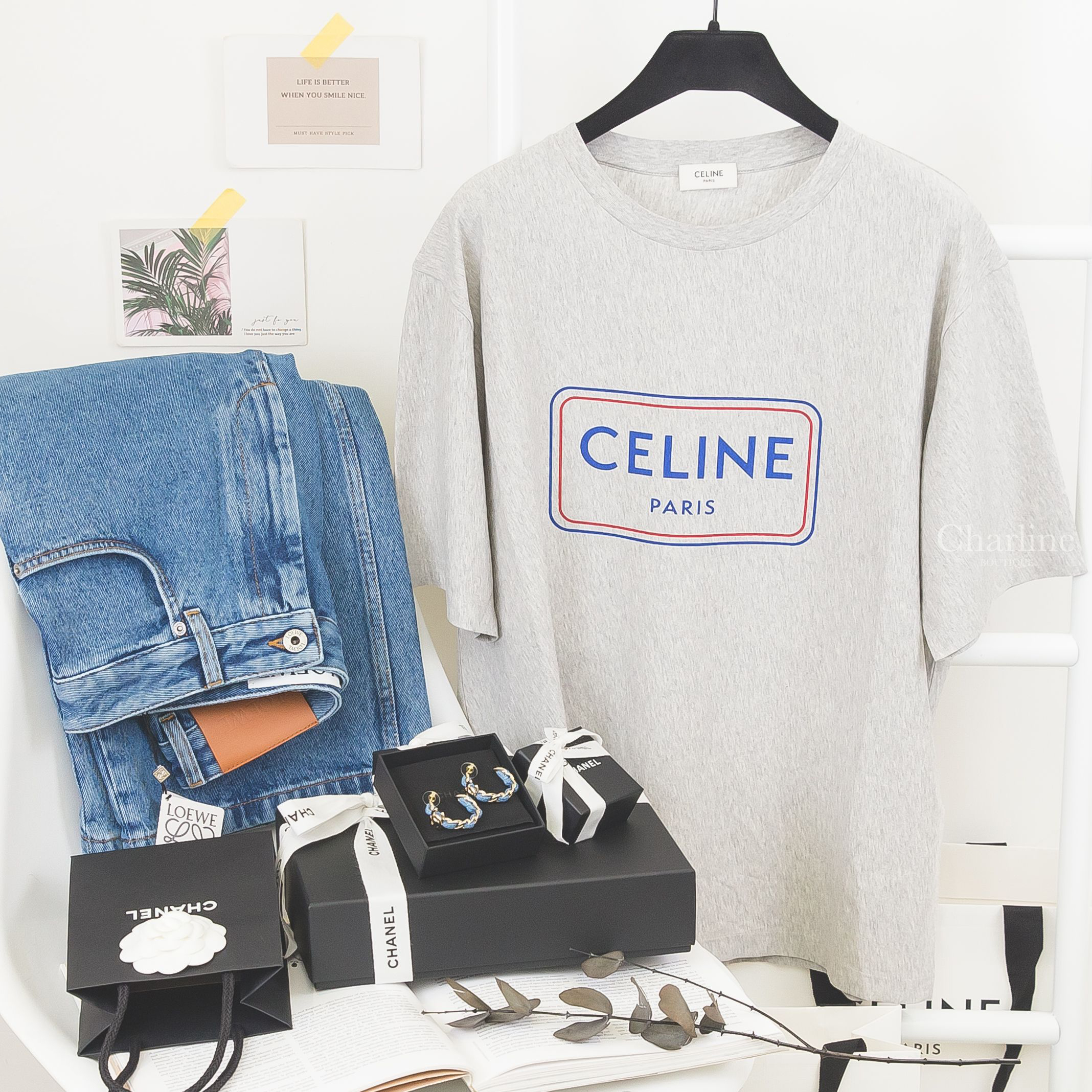 Celine Loose T-shirt In Cotton Jersey 灰底藍紅線條方框藍色字母 Logo 短袖棉T,Chanel Hoop Earrings 丹寧藍金色CC牛仔布穿鍊圓圈耳環-Charline Boutique 精品代購