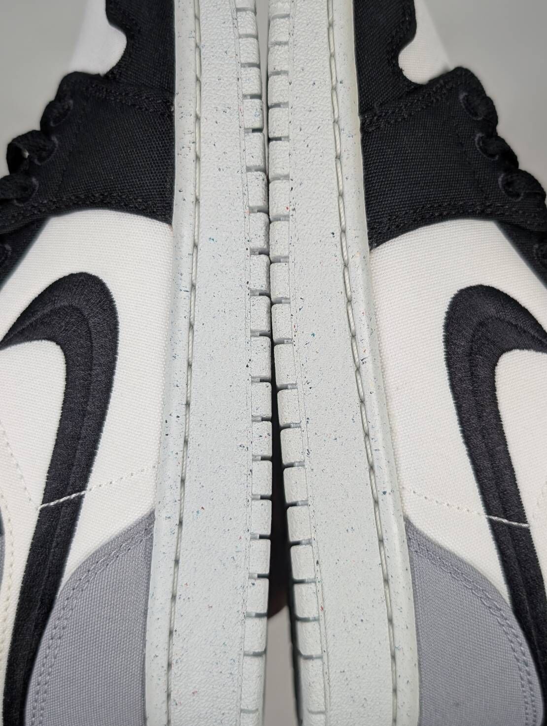 微瑕疵-左右腳中底鞋底鞋面色差 DV0427-100 W6.5 Air Jordan 1 Mid SE "Canvas" 黑煙灰 帆布 女鞋 男女段