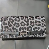[S] MICHAEL KORS BLACK 35F5S2ZC7H CARSON LEATHER LG WALLET ON A CHAIN, 197853813595 (SMK1439)