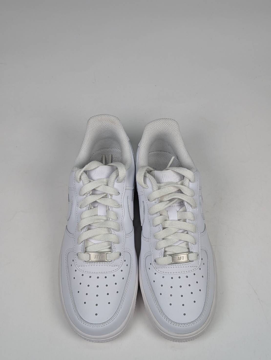 微瑕疵-左右腳中底鞋底色差(左:5.5 右:6) DD8959-100 W5.5 NIKE WMNS AIR FORCE 1′07 全白 休閒鞋 女鞋