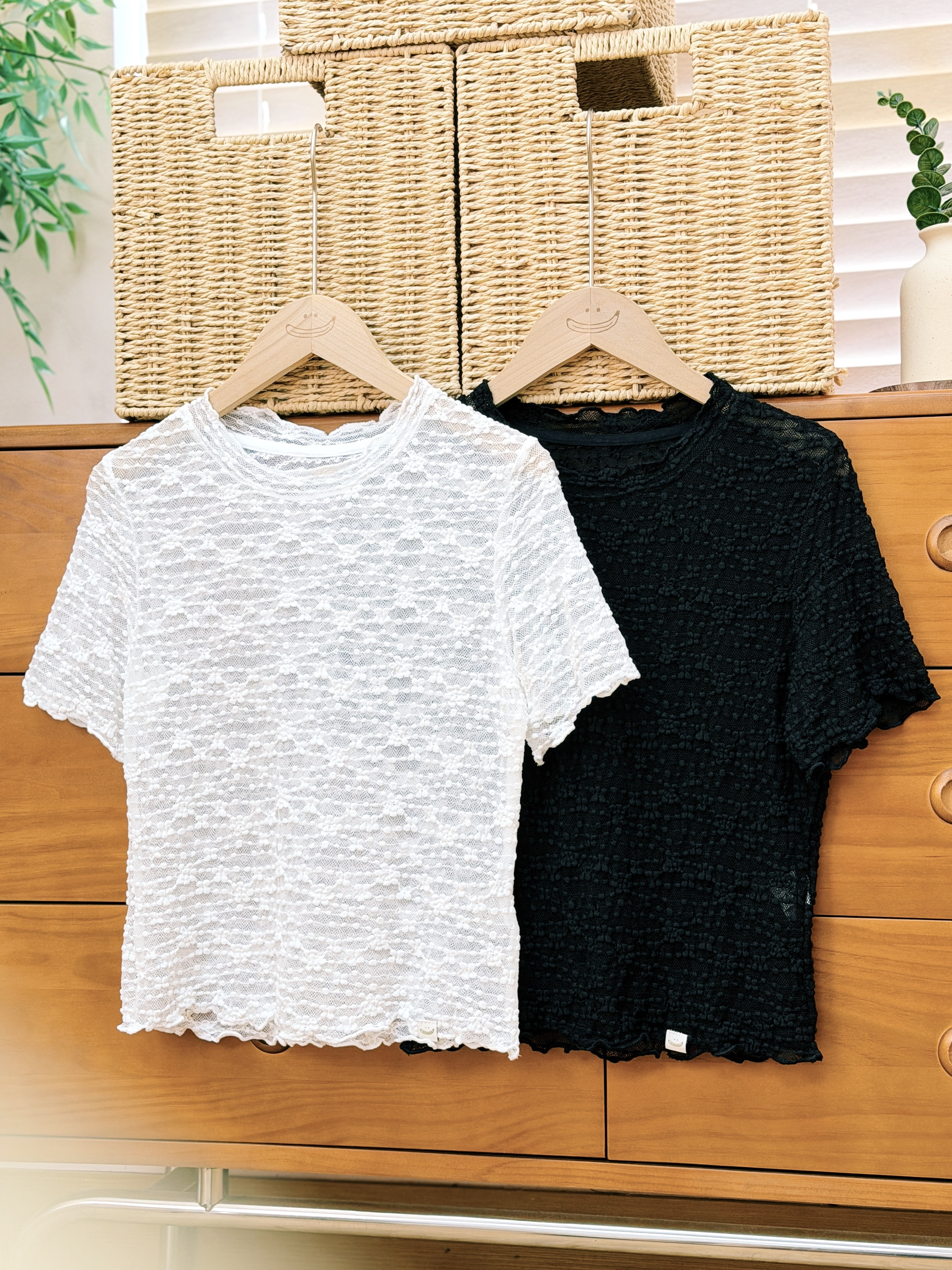 兩色 / 彈力透膚小花短袖上衣 / Elastic Floral Guipure Sheer Top
