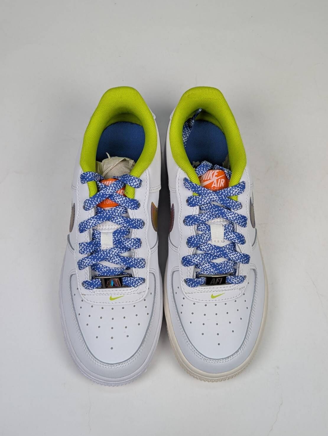 微瑕疵-左右腳中底鞋底鞋面色差 DQ7767-100 4.5Y Nike Air Force 1 LV8 (GS) 變色勾勾 特殊鞋帶 女款