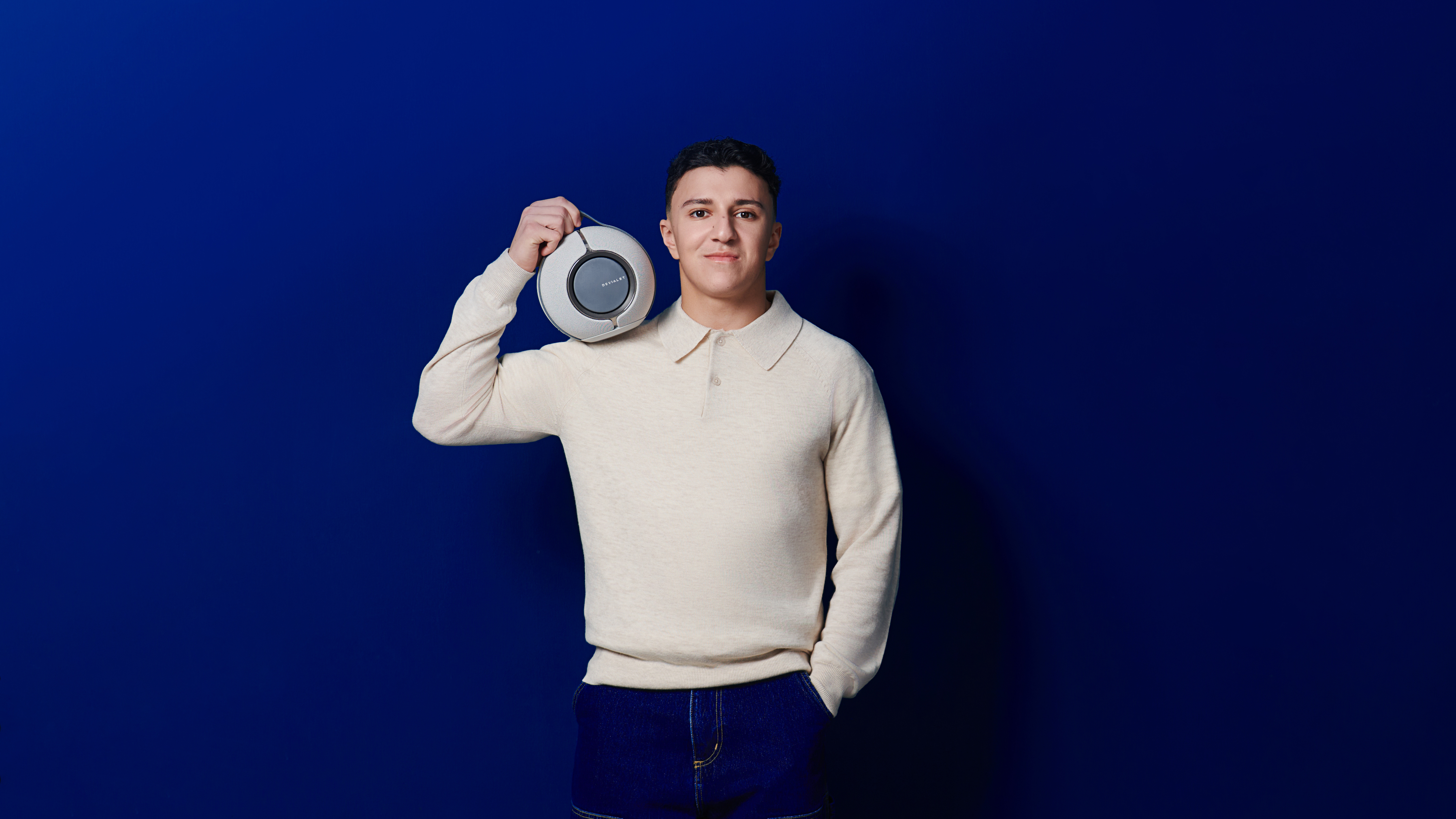 Devialet 與 Isack Hadjar 合作發表