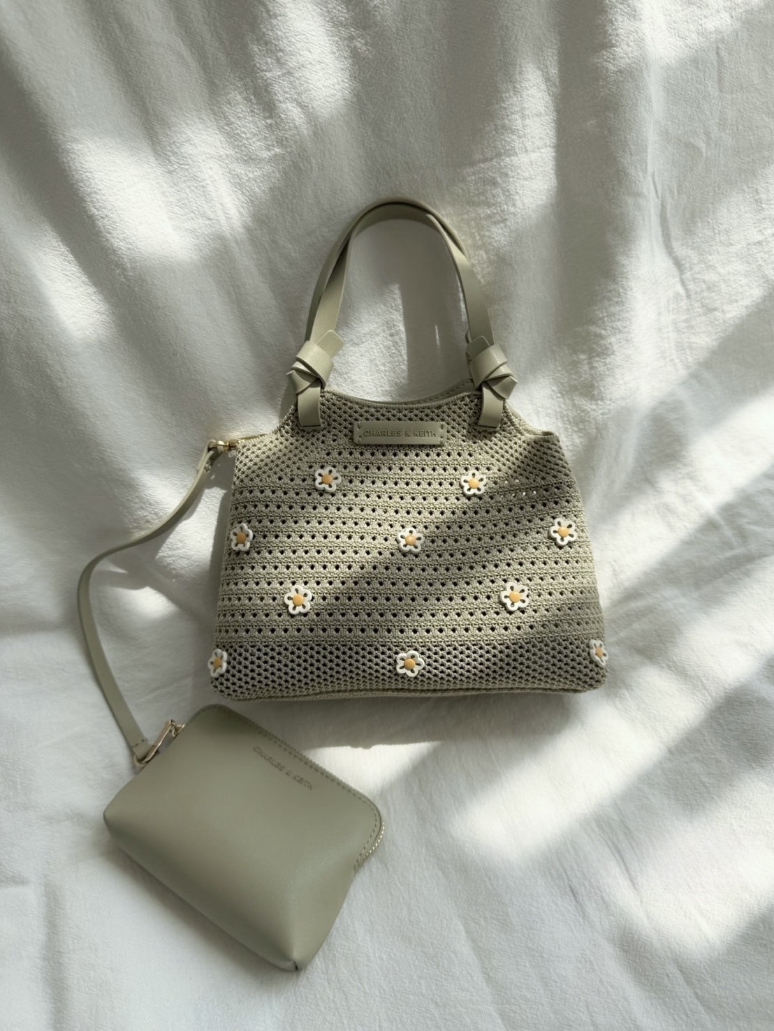 最新色 CHARLES & KEITH 小CK 可麗露編織手提包 小花綠