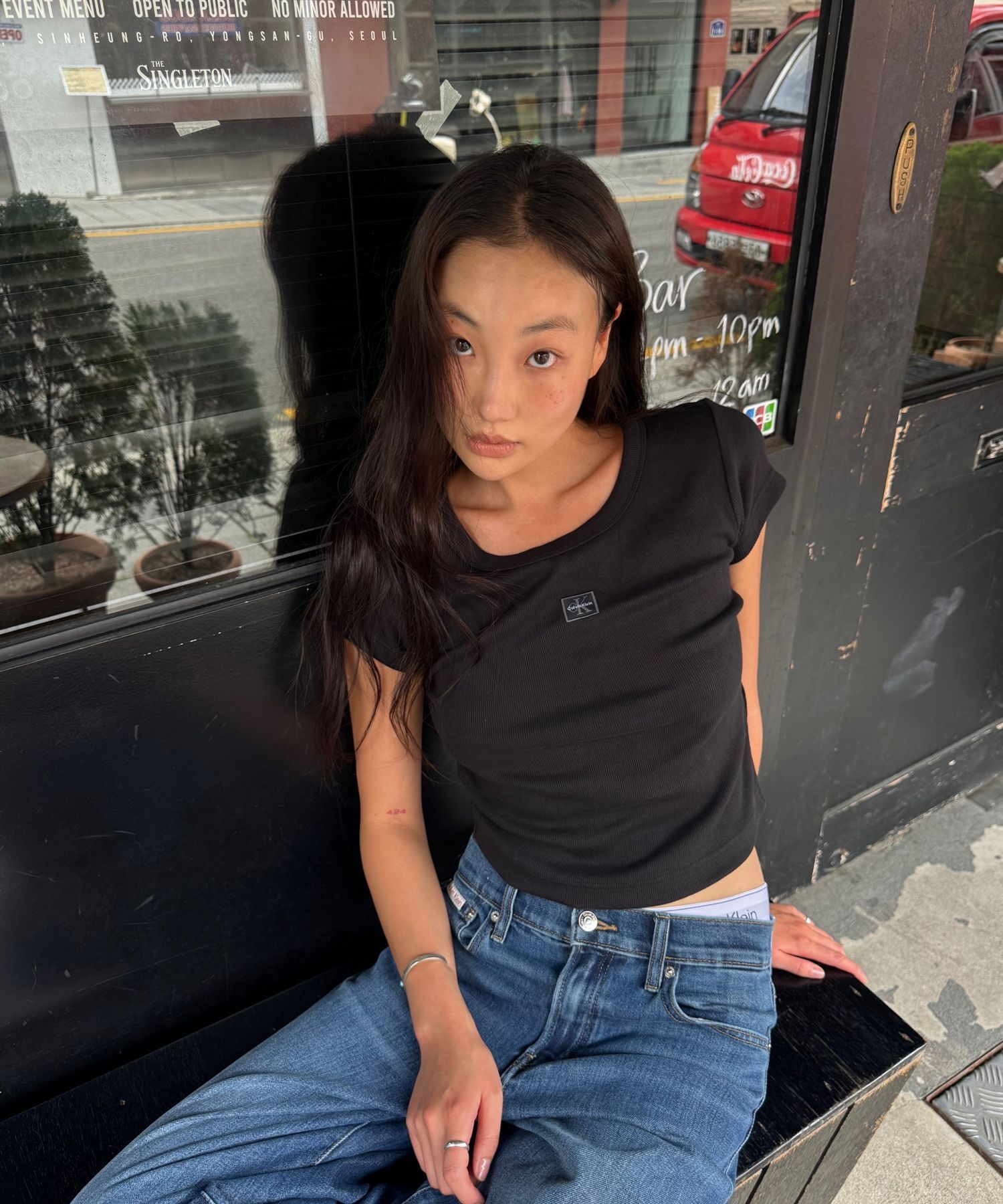 Calvin Klein Jeans 女款織標坑條 Baby Tee 47C200GUB1