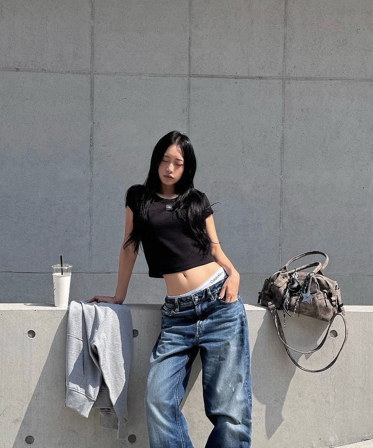 Calvin Klein Jeans 女款織標坑條 Baby Tee 47C200GUB1