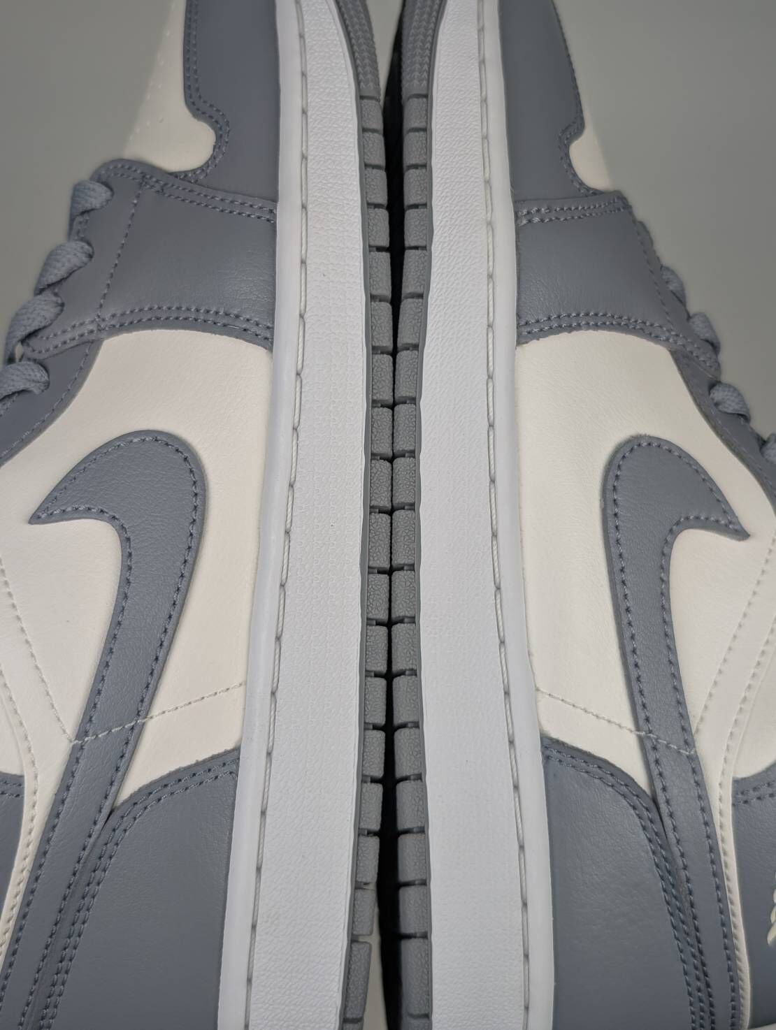 微瑕疵-左右腳中底鞋底鞋面色差 BQ6472-115 W11.5 Air Jordan 1 Mid W “Stealth” 中筒 小Dior 米灰 女鞋 男女段