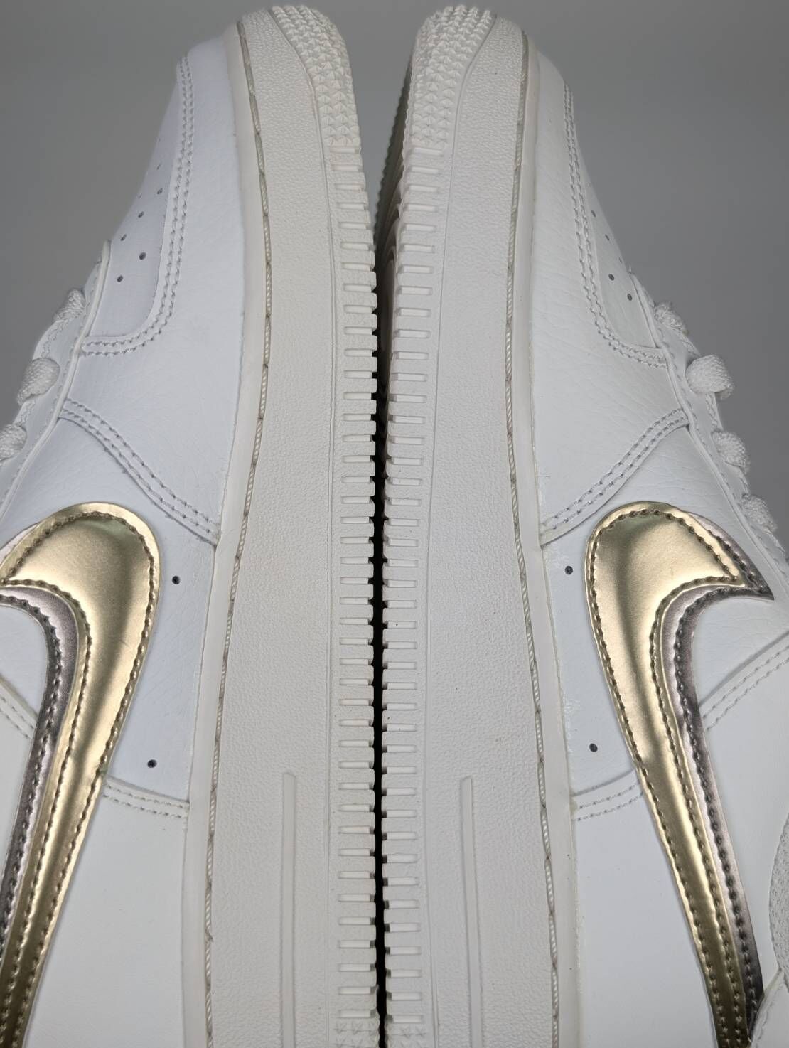 微瑕疵-左右腳鞋面中底鞋底色差鞋盒受潮 DH9595-001 4Y Nike Air Force 1 1s Double Up On The Pull Tabs Swooshes 雙層勾勾 米白 金 女款