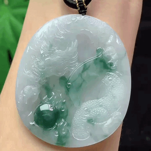 429336 翡翠飄花龍牌