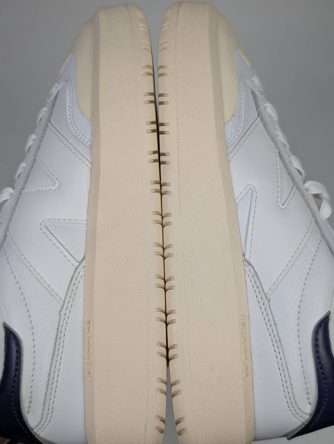 微瑕疵-左右腳鞋面色差鞋盒破損 CT302LC M7.5 New Balance CT302 White NB 厚底 復古鞋 白紫 女款