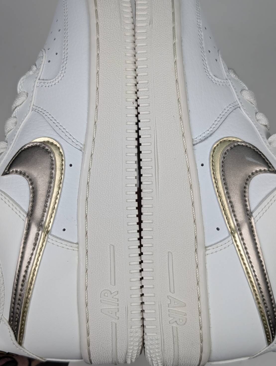 微瑕疵-左右腳中底鞋底泛黃 DH9595-001 5.5Y Nike Air Force 1 1s Double Up On The Pull Tabs Swooshes 雙層勾勾 米白 金 女款